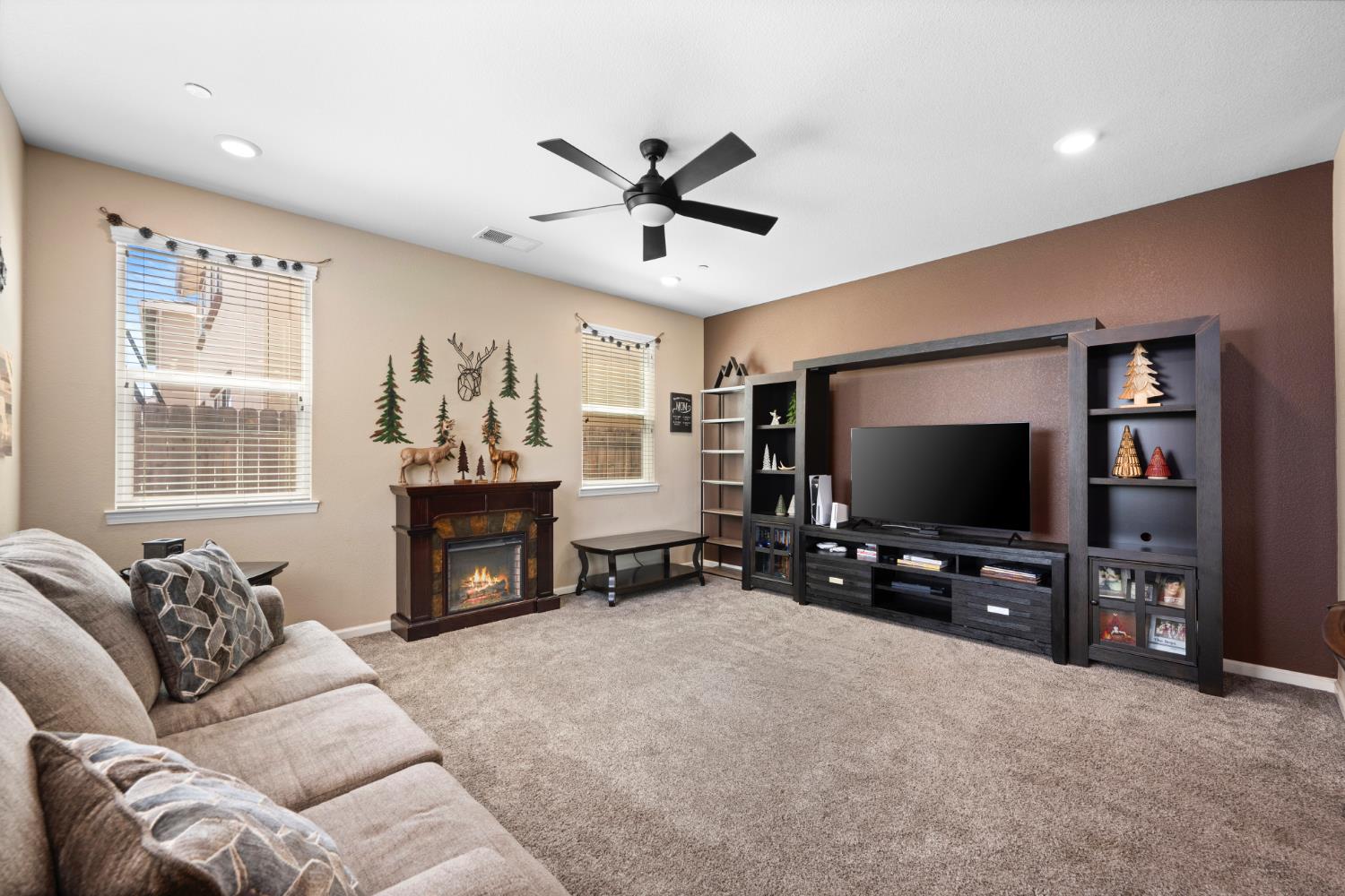 Detail Gallery Image 10 of 44 For 4811 Copper Sunset Way, Rancho Cordova,  CA 95742 - 5 Beds | 3 Baths