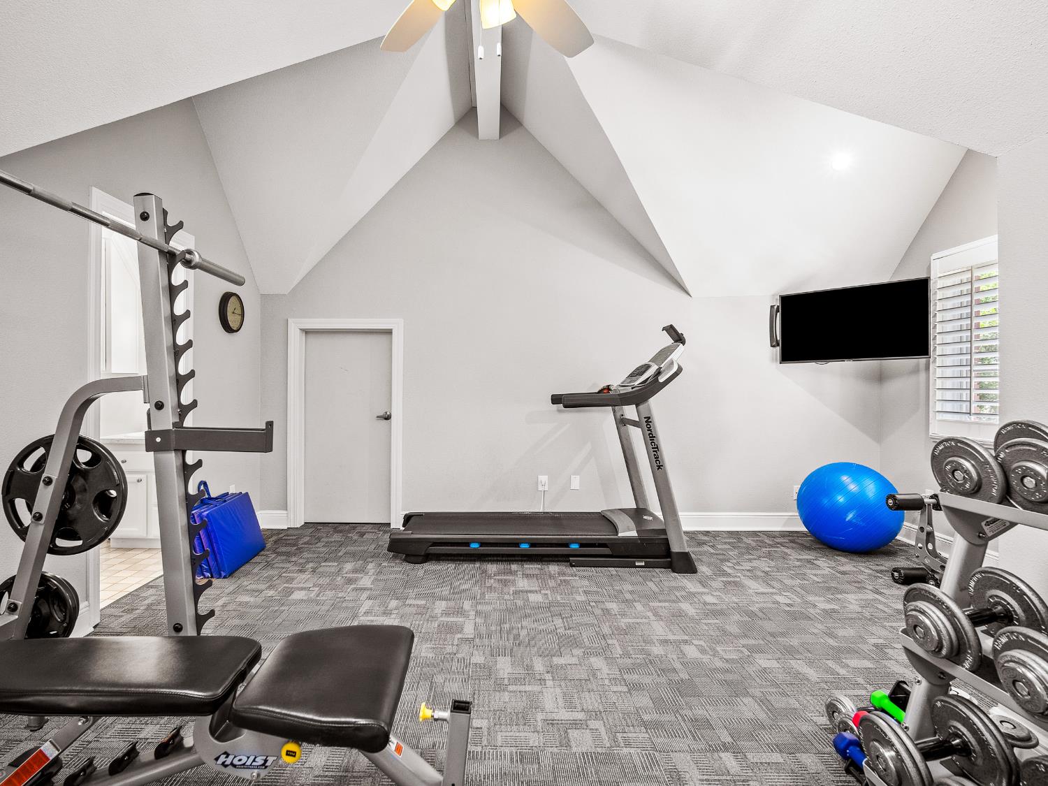 Detail Gallery Image 35 of 85 For 6809 Stanley Ave, Carmichael,  CA 95608 - 5 Beds | 4 Baths