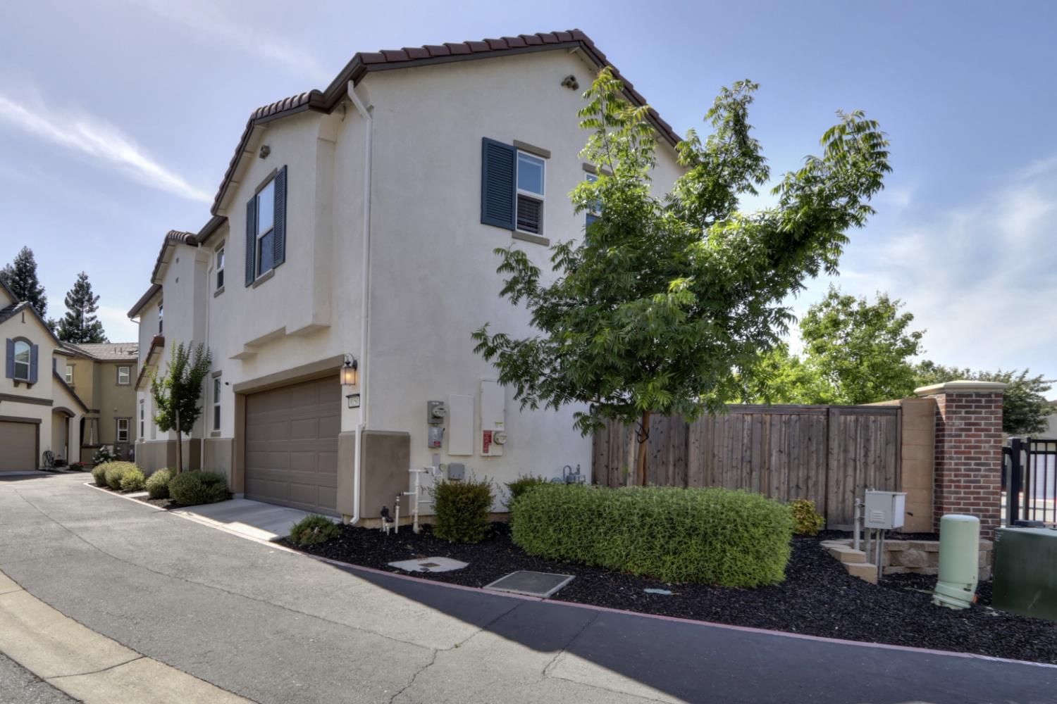 Detail Gallery Image 4 of 31 For 8150 S Kramer Ranch Ln, Elk Grove,  CA 95758 - 3 Beds | 2/1 Baths