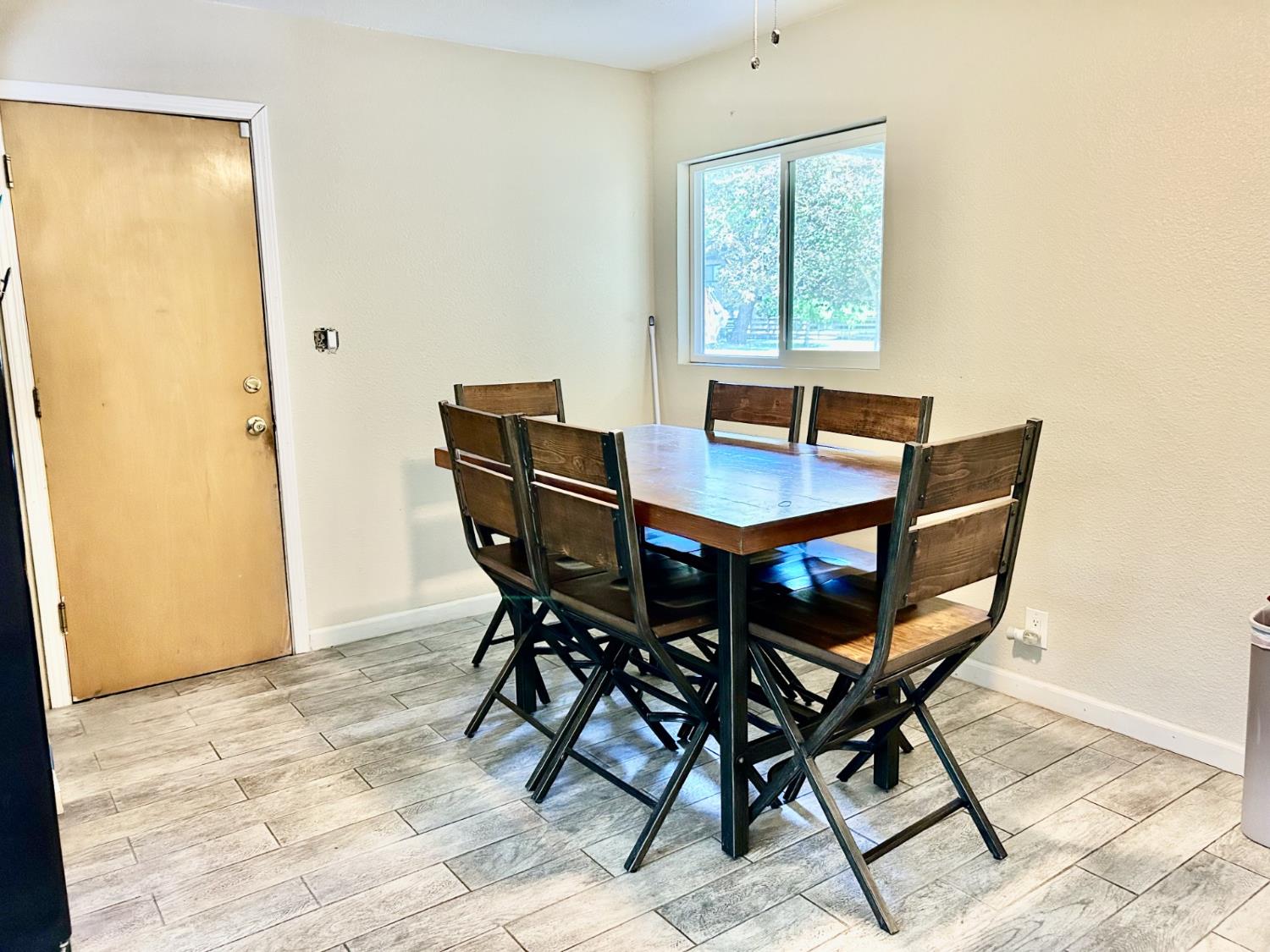 Detail Gallery Image 4 of 30 For 9429 Madeline Dr, Stockton,  CA 95212 - 3 Beds | 2 Baths