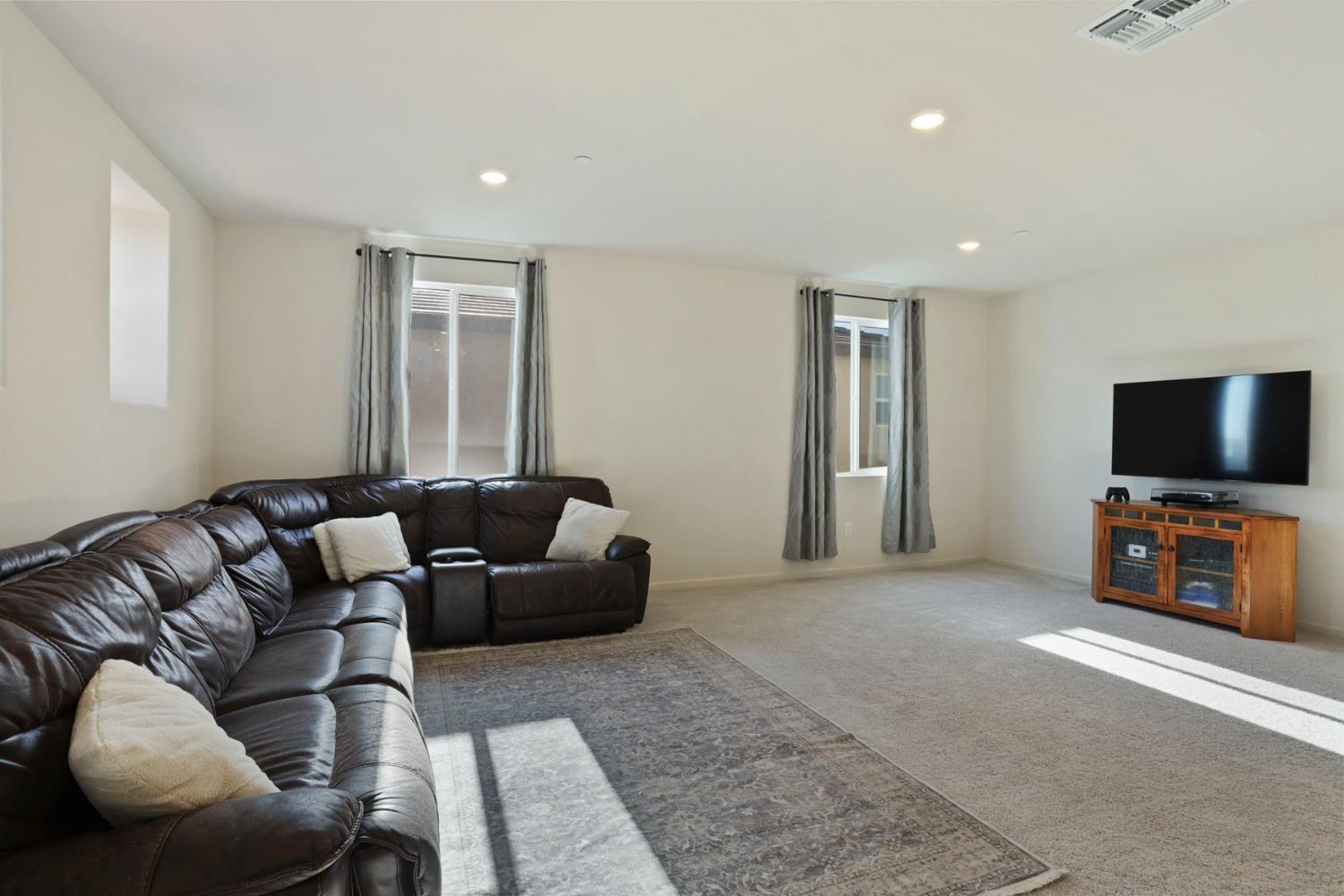 Detail Gallery Image 26 of 64 For 6925 Foraker Dr, Stockton,  CA 95219 - 5 Beds | 3/1 Baths
