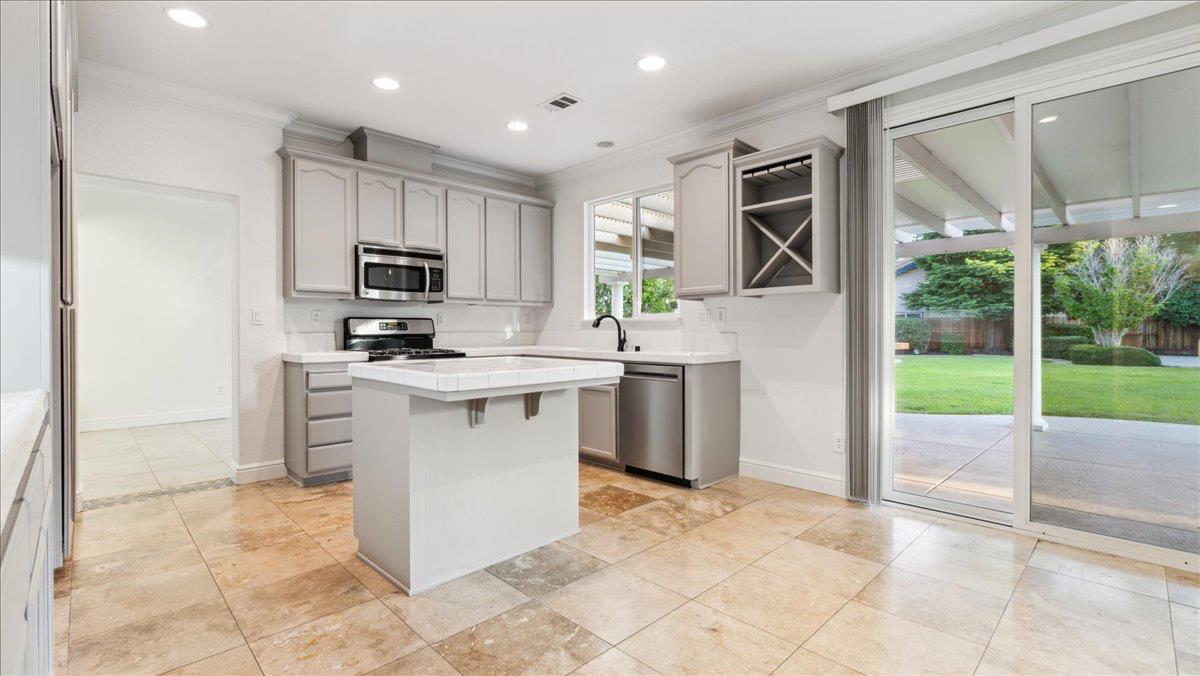 Detail Gallery Image 18 of 64 For 2133 Butterfield Ln, Lincoln,  CA 95648 - 4 Beds | 3 Baths