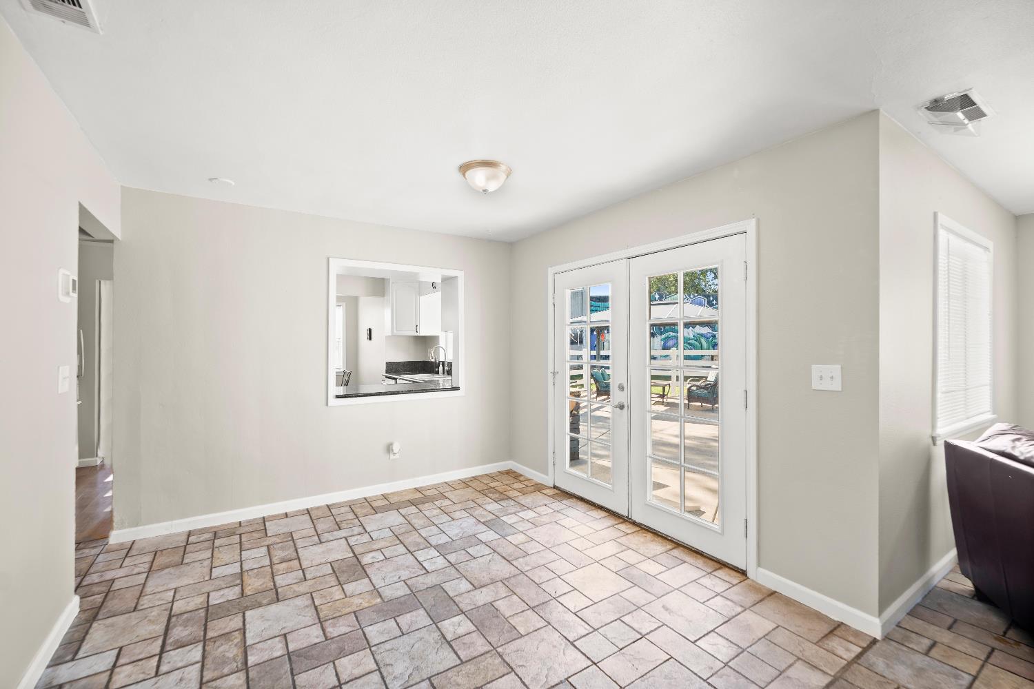 Detail Gallery Image 13 of 30 For 7105 Sweetwood Ct, Citrus Heights,  CA 95621 - 4 Beds | 2 Baths