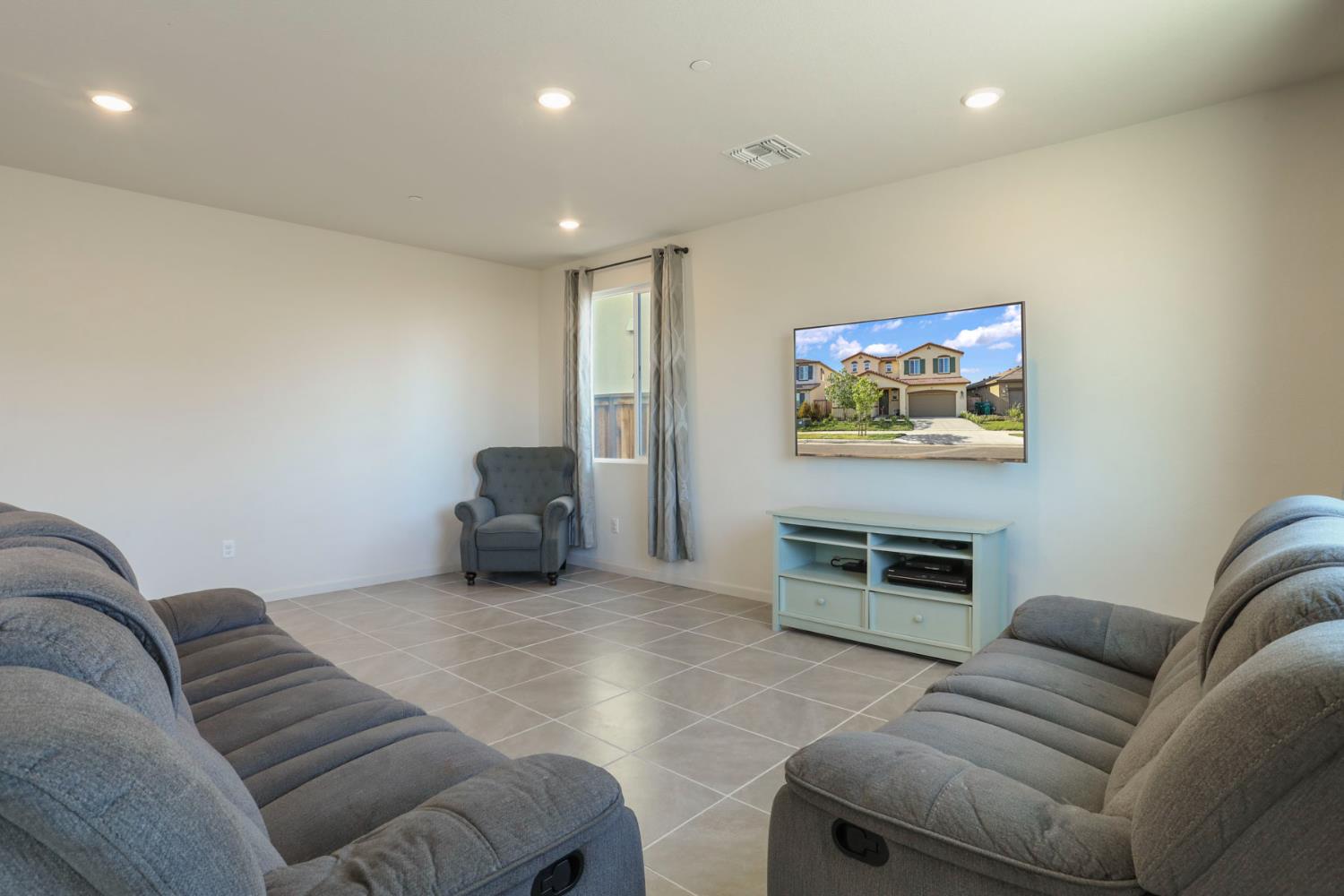 Detail Gallery Image 13 of 64 For 6925 Foraker Dr, Stockton,  CA 95219 - 5 Beds | 3/1 Baths
