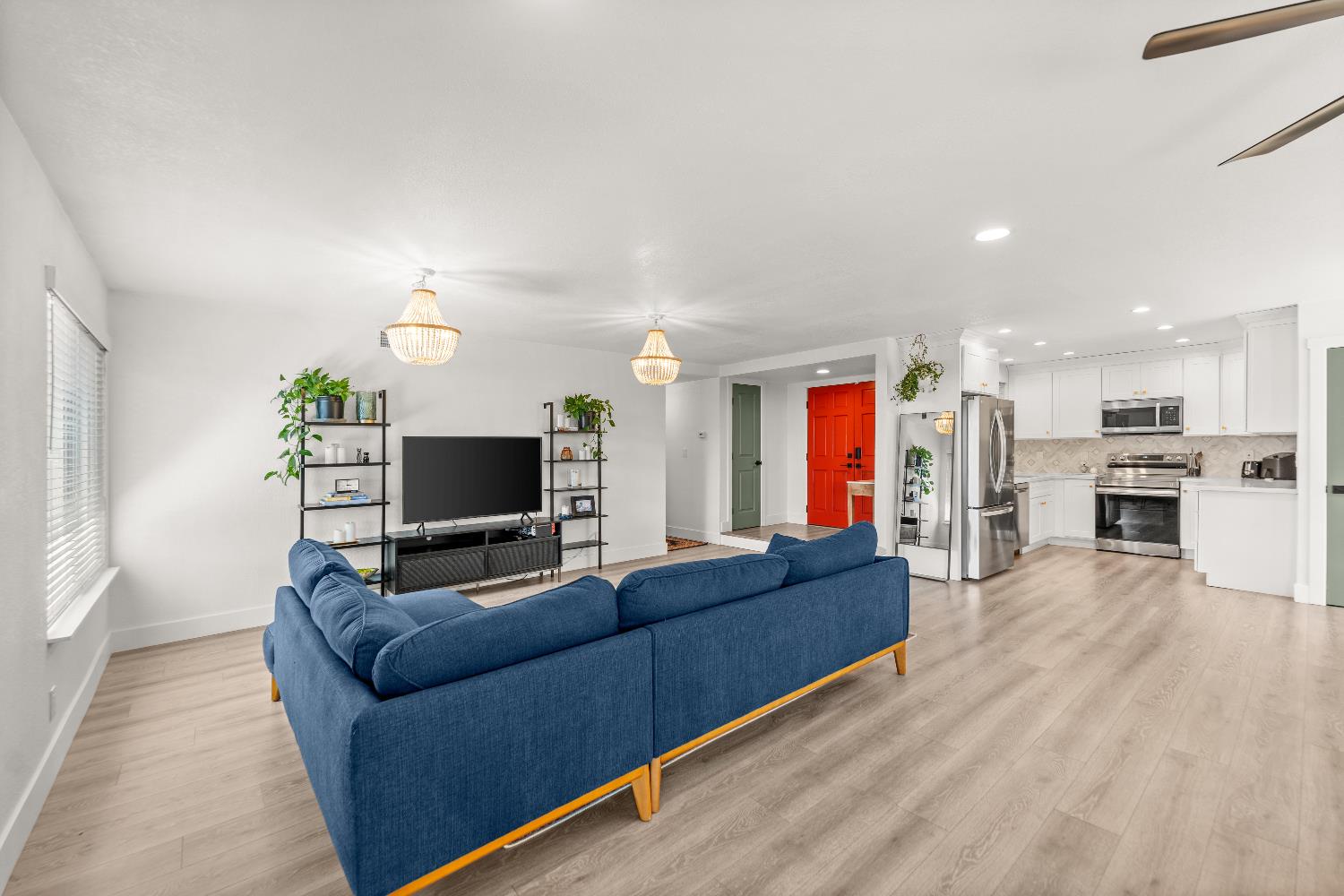 Detail Gallery Image 16 of 33 For 6840 Kettering Cir, Fair Oaks,  CA 95628 - 3 Beds | 2 Baths