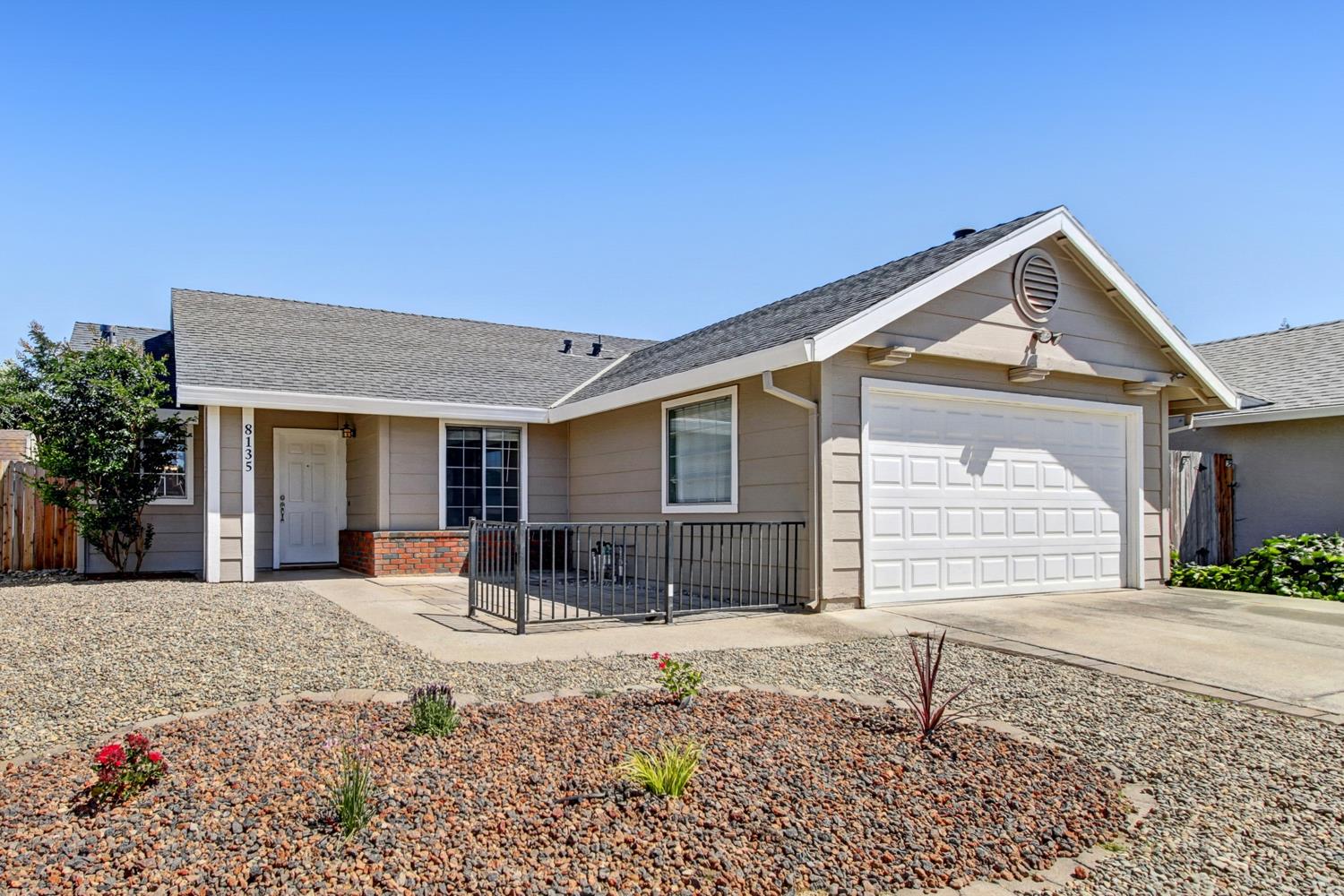 Detail Gallery Image 2 of 43 For 8135 Traver Ct, Sacramento,  CA 95828 - 3 Beds | 2 Baths
