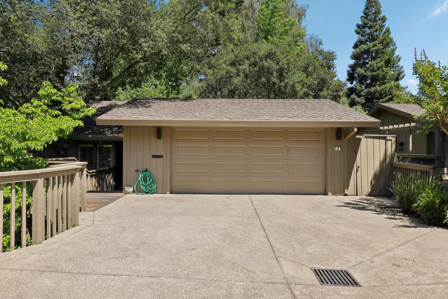 Detail Gallery Image 2 of 47 For 84 Riverknoll Pl, Carmichael,  CA 95608 - 2 Beds | 2/1 Baths