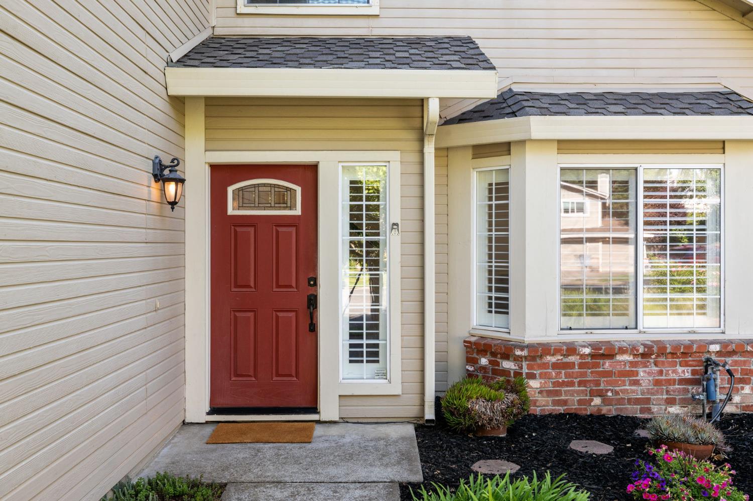 Detail Gallery Image 2 of 28 For 4124 Briarhollow Ct, Fair Oaks,  CA 95628 - 4 Beds | 3 Baths