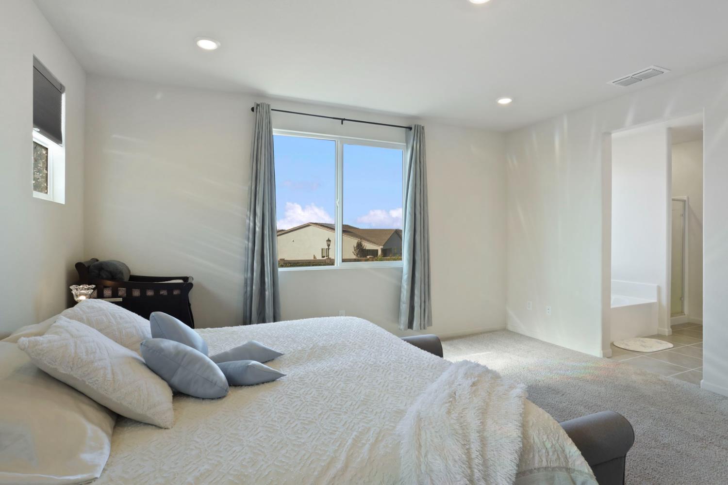Detail Gallery Image 31 of 64 For 6925 Foraker Dr, Stockton,  CA 95219 - 5 Beds | 3/1 Baths