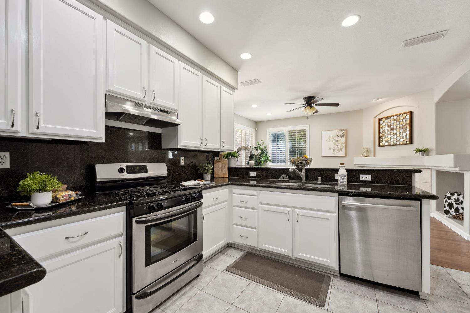 Detail Gallery Image 16 of 30 For 2192 Sherington Way, Sacramento,  CA 95835 - 3 Beds | 2 Baths