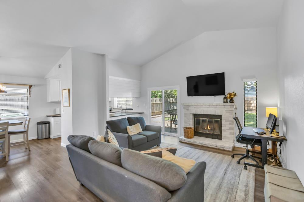 Detail Gallery Image 6 of 26 For 161 W E St, Galt,  CA 95632 - 3 Beds | 2 Baths