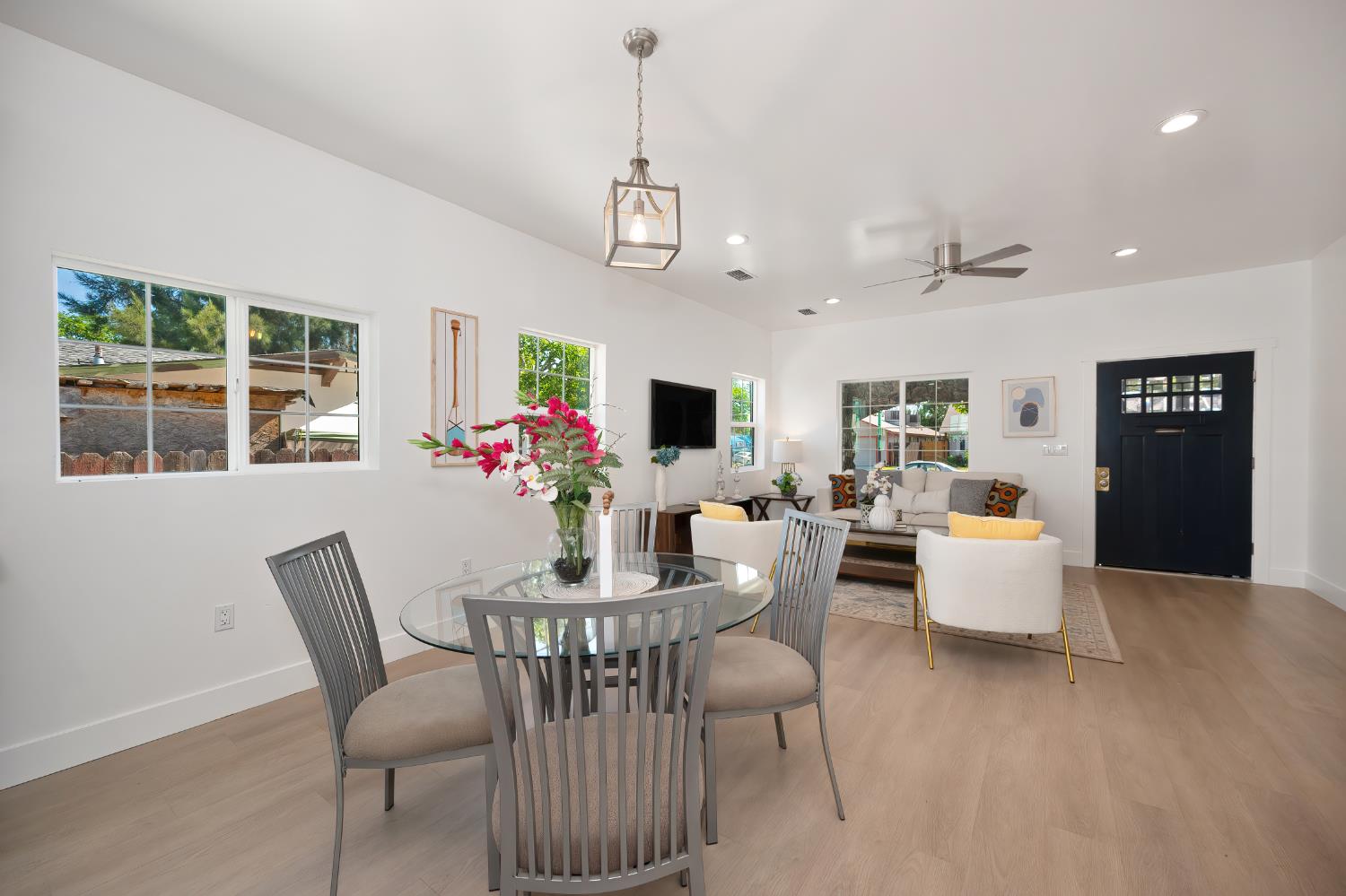 Detail Gallery Image 13 of 27 For 2391 Beaumont St, Sacramento,  CA 95815 - 2 Beds | 2 Baths