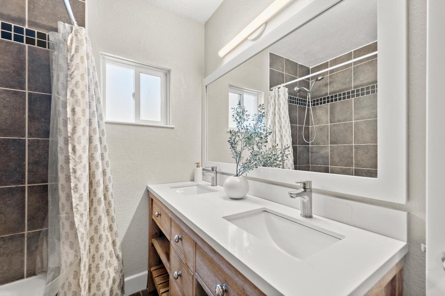 Detail Gallery Image 26 of 51 For 3914 12th Ave, Sacramento,  CA 95817 - 2 Beds | 1 Baths