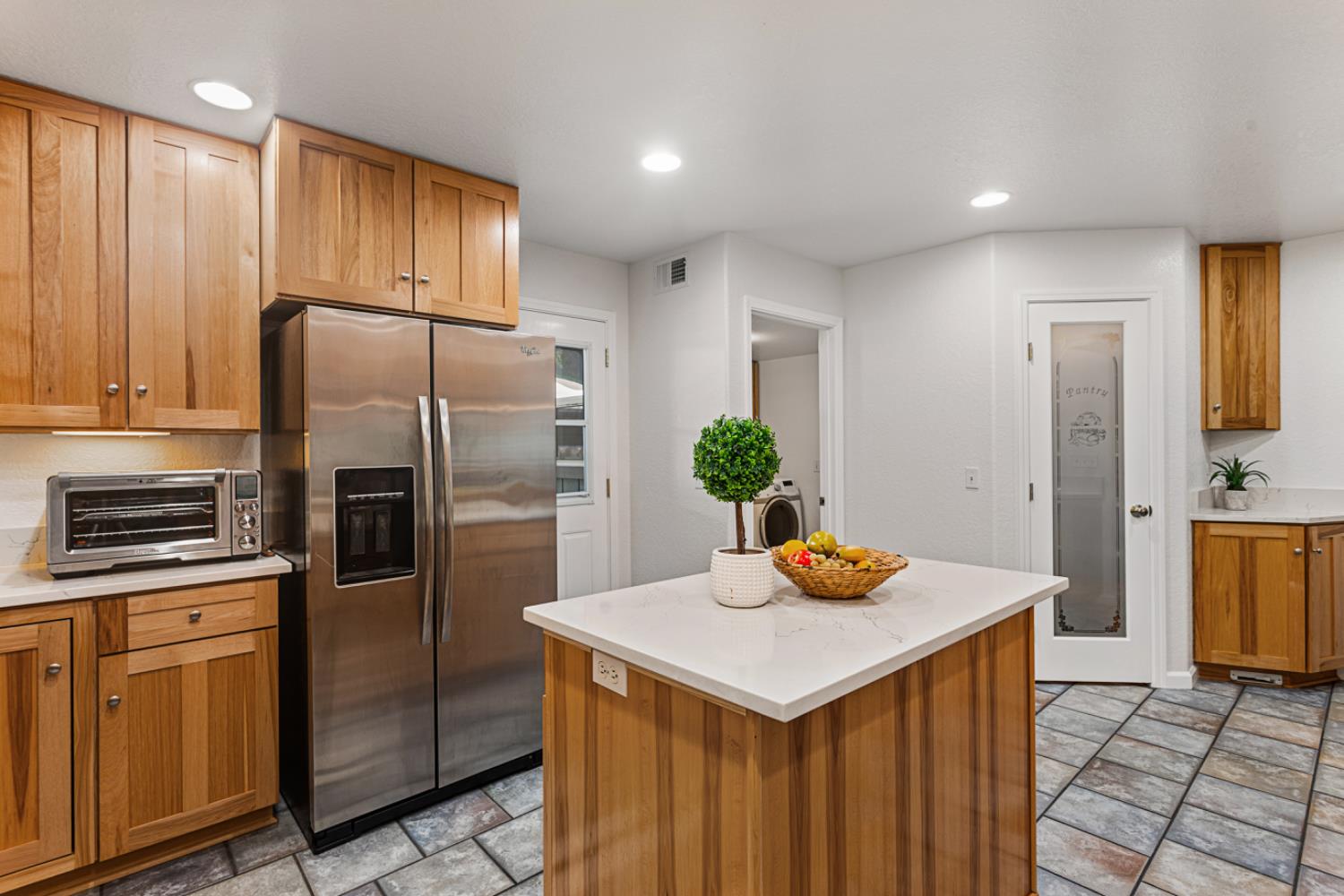 Detail Gallery Image 7 of 38 For 8782 Steven Ave, Orangevale,  CA 95662 - 4 Beds | 3 Baths