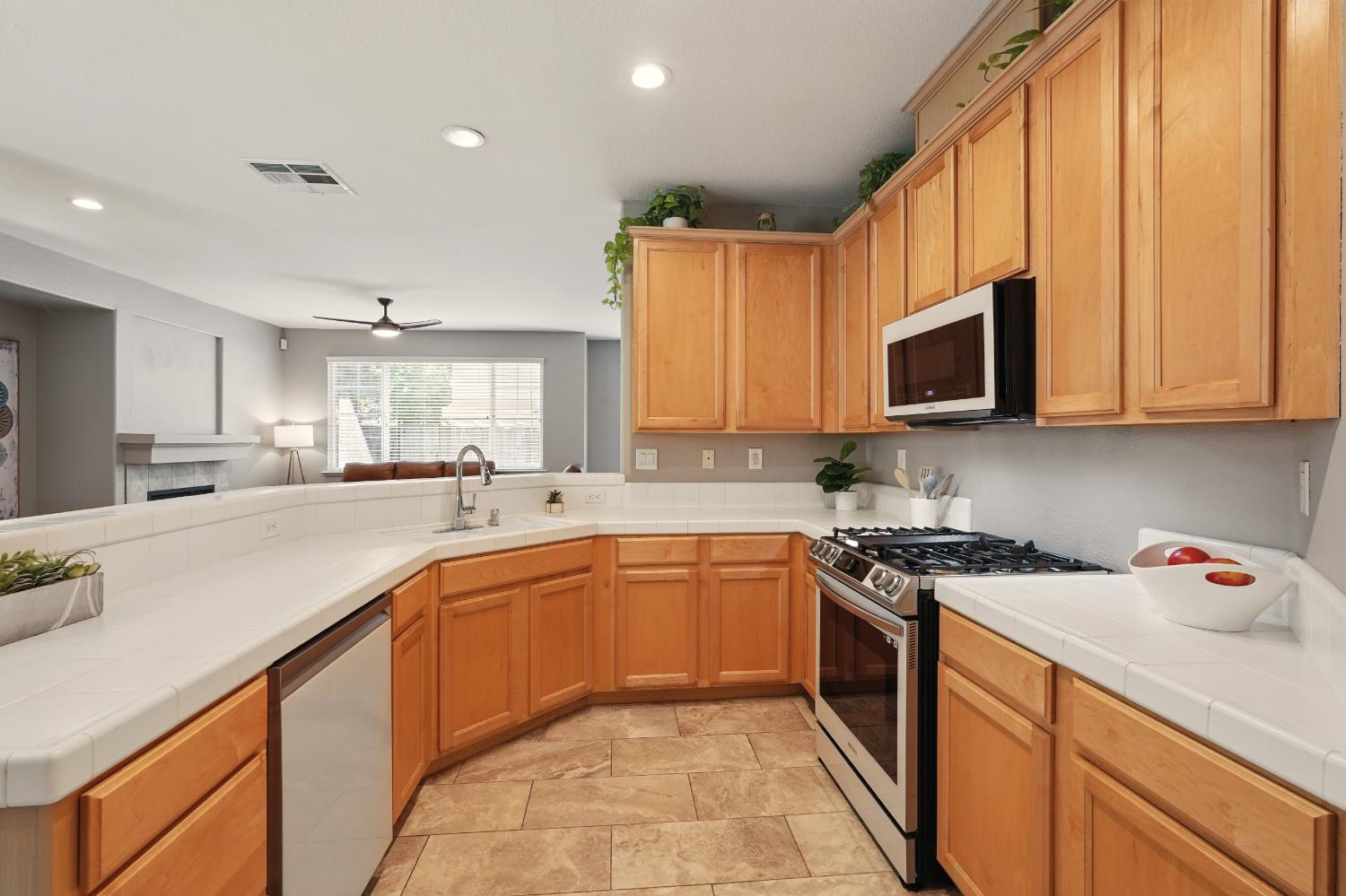 Detail Gallery Image 16 of 34 For 1600 Kentucky Way, Rocklin,  CA 95765 - 2 Beds | 2/1 Baths