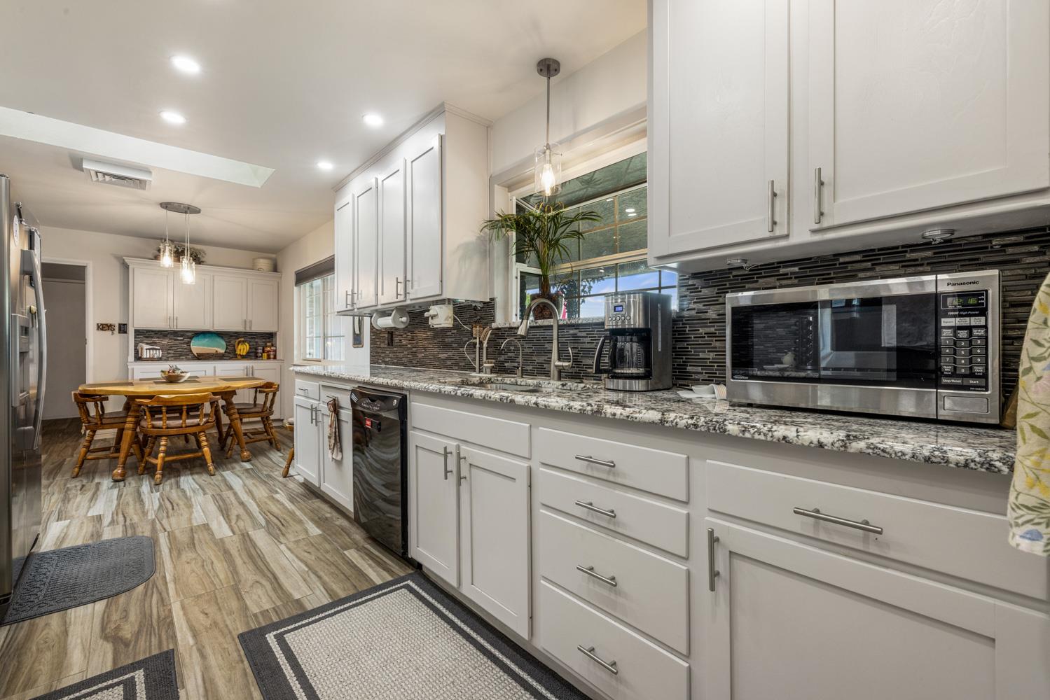Detail Gallery Image 9 of 71 For 10501 Kimberly Dr, Manteca,  CA 95336 - 4 Beds | 3/1 Baths