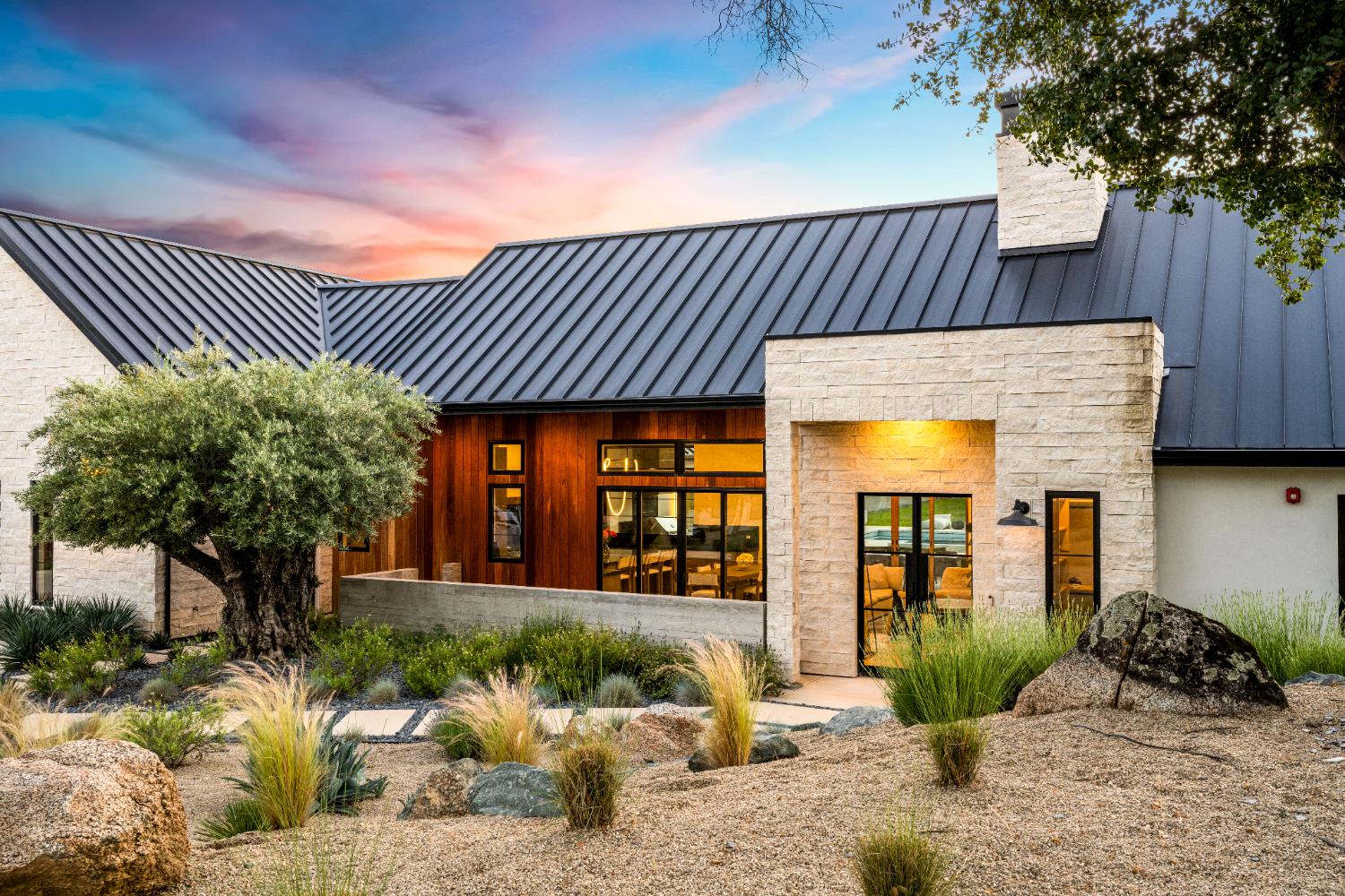 Detail Gallery Image 5 of 84 For 3320 Cherokee Trl, Loomis,  CA 95650 - 5 Beds | 3/1 Baths