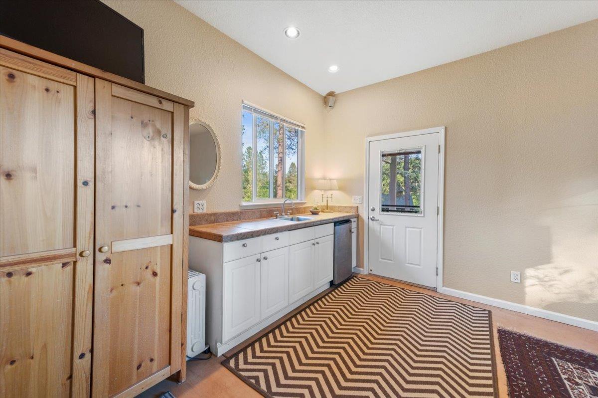 Karrys Place, Grass Valley, California image 32