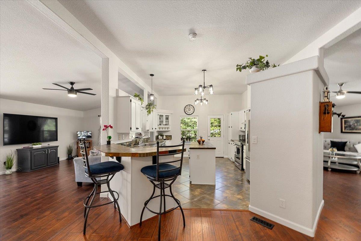 Detail Gallery Image 9 of 70 For 9131 Country Rd, Georgetown,  CA 95634 - 3 Beds | 2 Baths