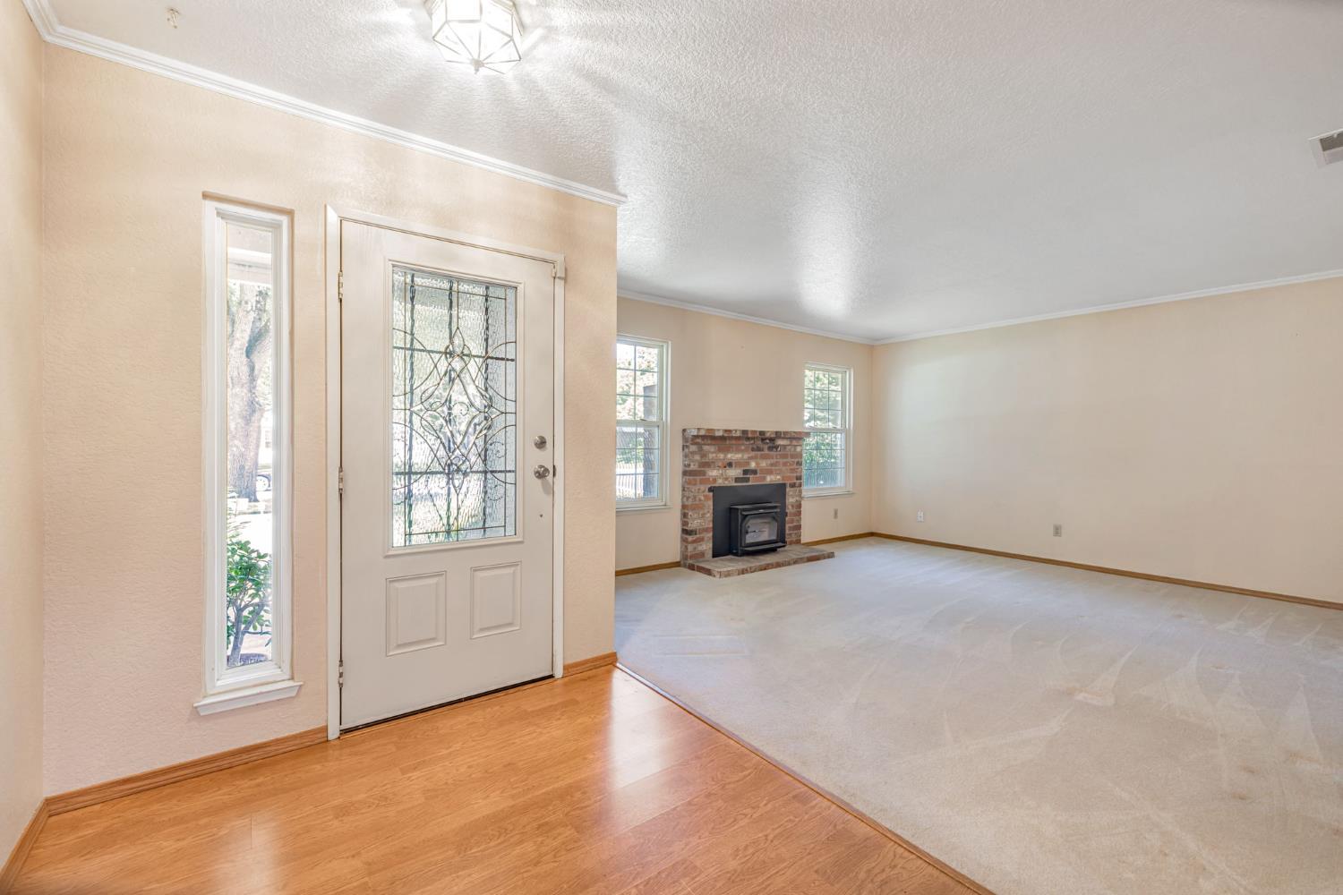 Detail Gallery Image 4 of 37 For 6818 Flaming Arrow Dr, Citrus Heights,  CA 95621 - 3 Beds | 2 Baths