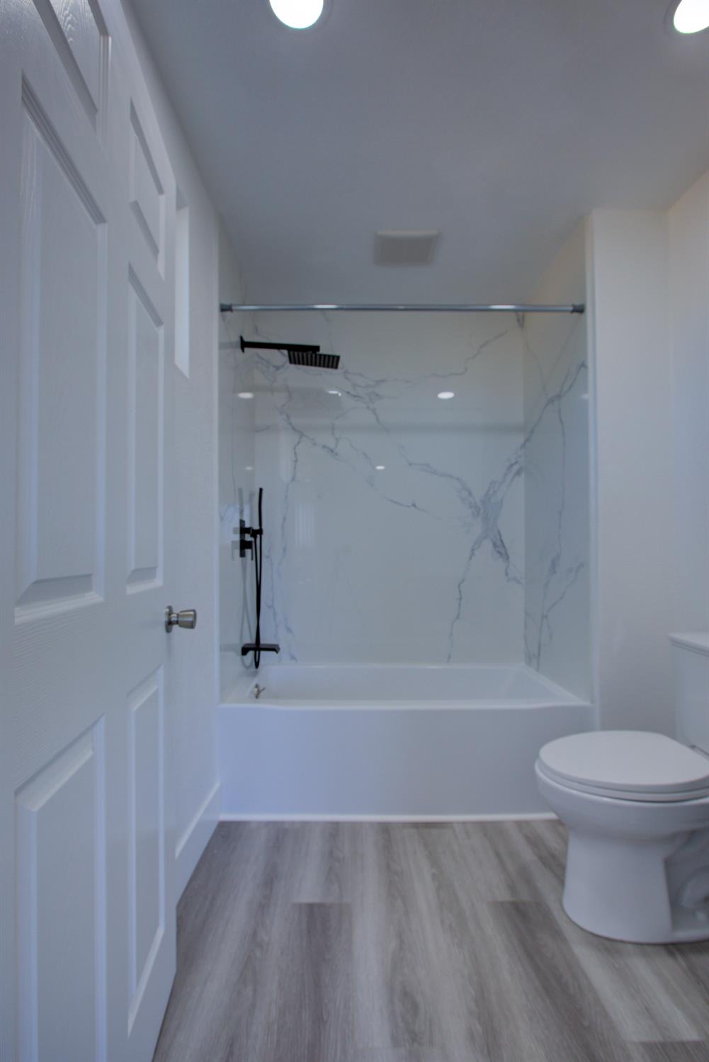 Detail Gallery Image 11 of 21 For 12337 W Main St, Turlock,  CA 95380 - 1 Beds | 2 Baths