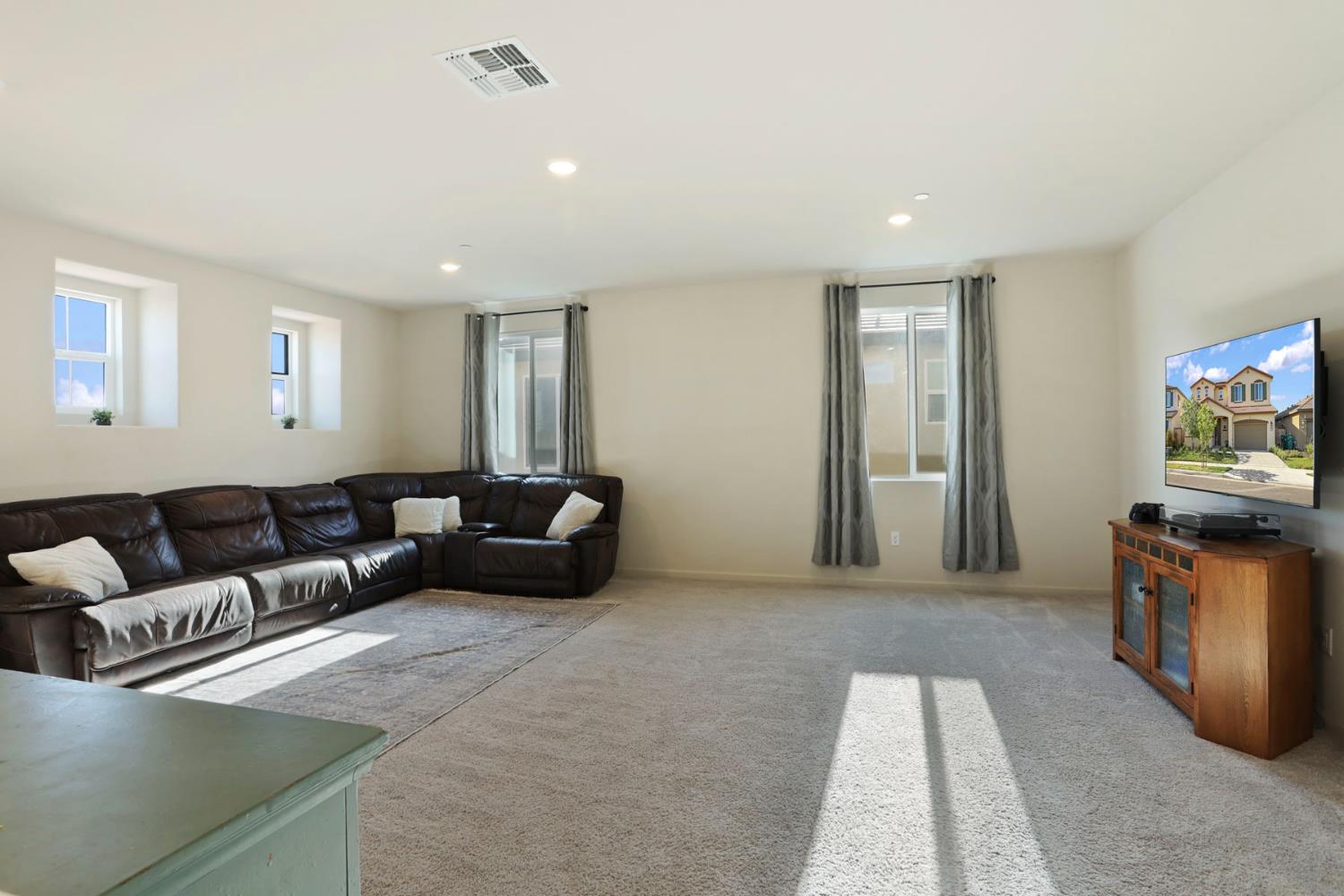 Detail Gallery Image 29 of 64 For 6925 Foraker Dr, Stockton,  CA 95219 - 5 Beds | 3/1 Baths