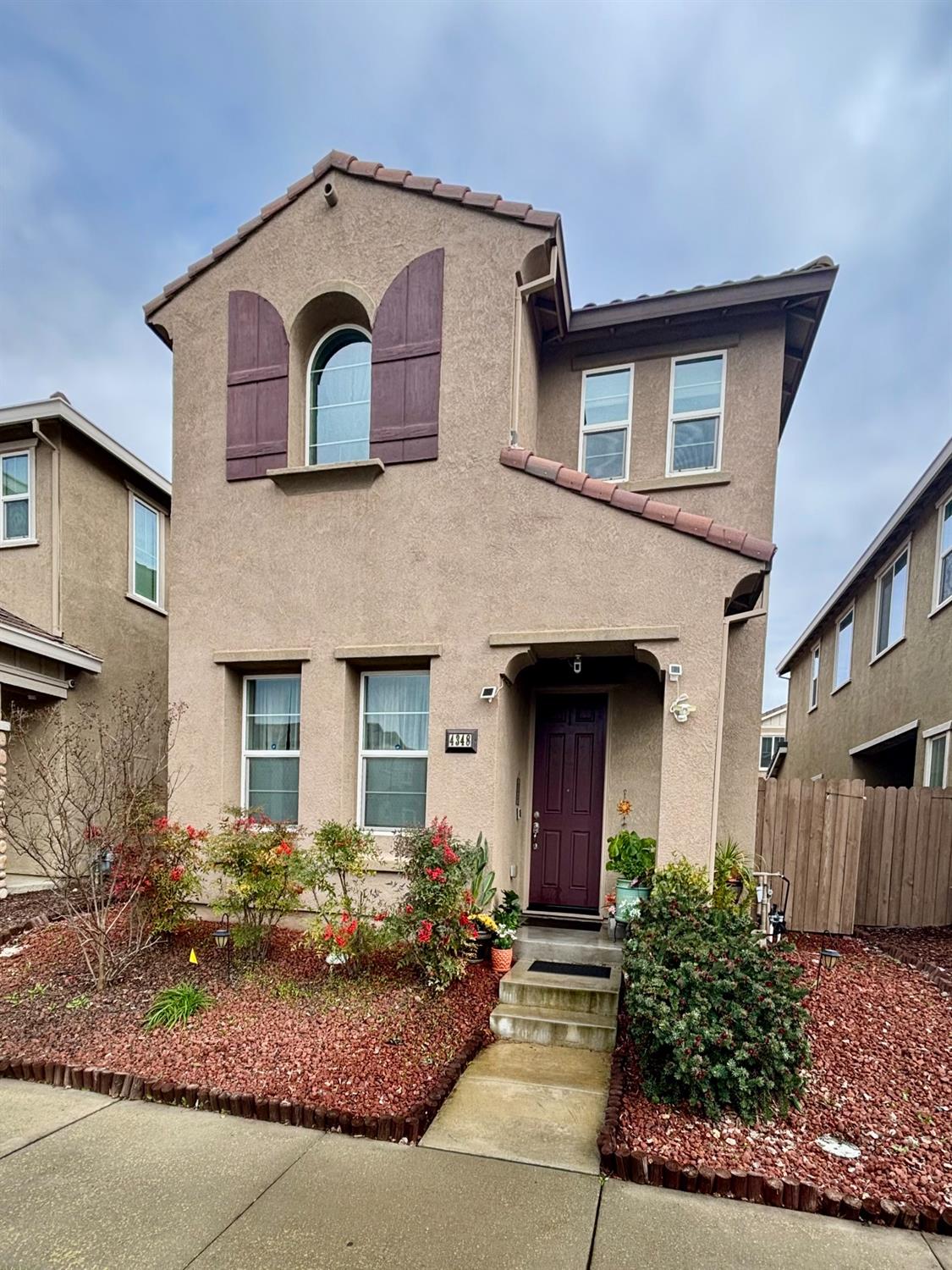 Detail Gallery Image 1 of 15 For 4348 Natomas Central Dr, Sacramento,  CA 95834 - 3 Beds | 2/1 Baths