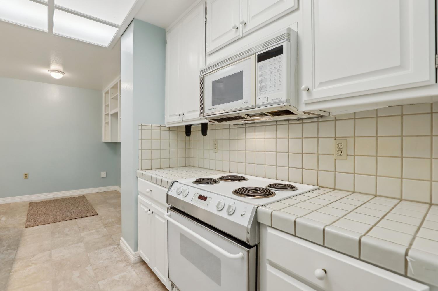 Detail Gallery Image 8 of 47 For 84 Riverknoll Pl, Carmichael,  CA 95608 - 2 Beds | 2/1 Baths