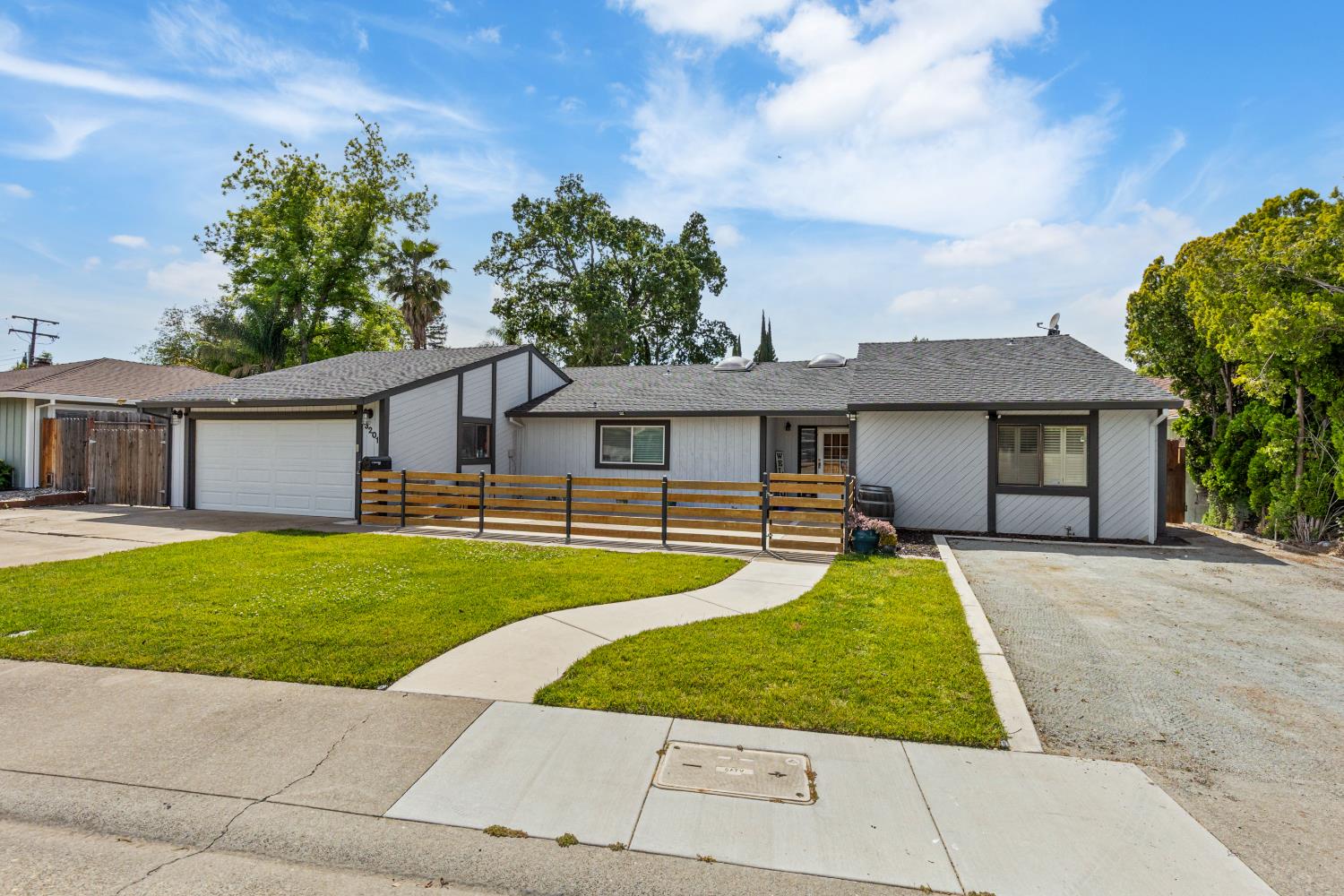 Detail Gallery Image 9 of 70 For 3201 Kaiser Way, Carmichael,  CA 95608 - 4 Beds | 3 Baths