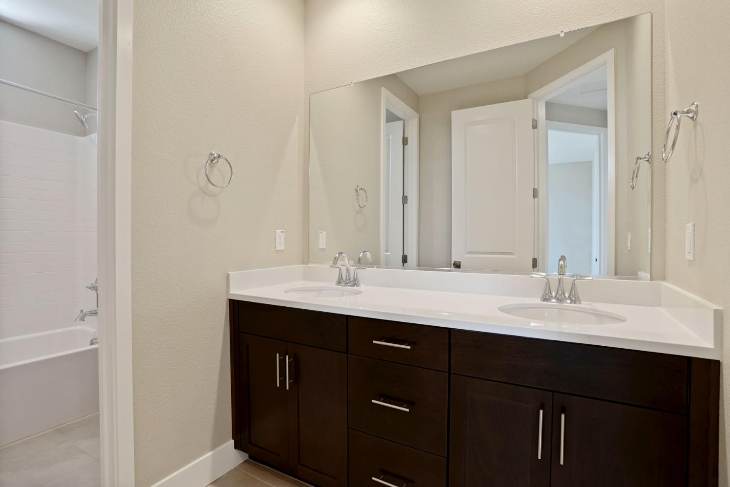 Detail Gallery Image 25 of 34 For 2176 Enchantment Dr, Manteca,  CA 95337 - 3 Beds | 2/1 Baths