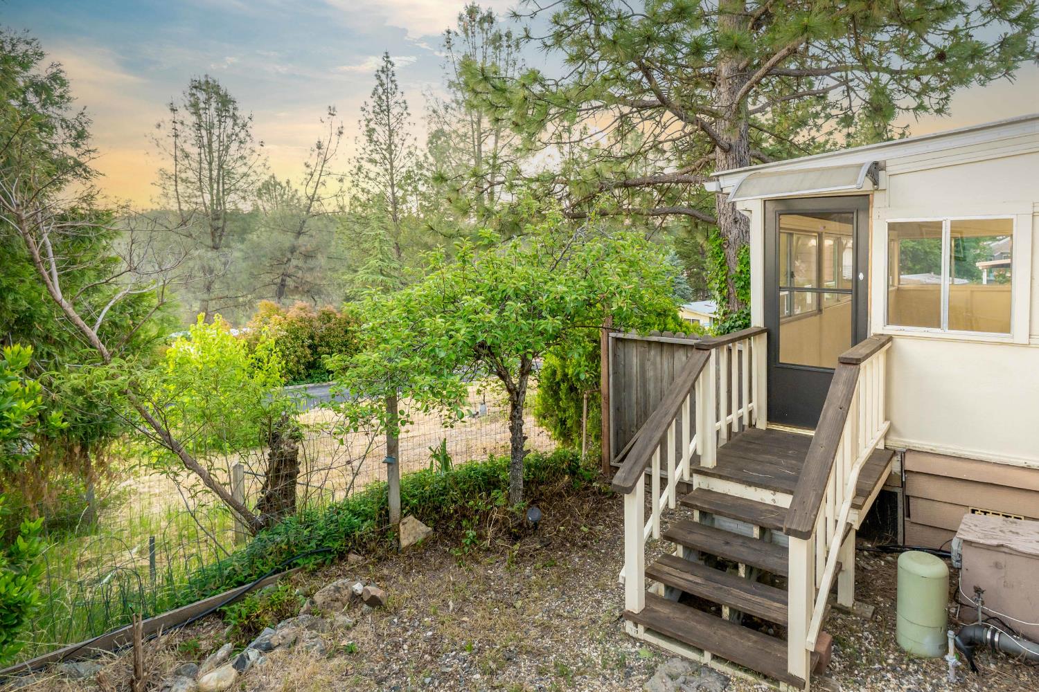 Detail Gallery Image 8 of 51 For 1567 Mulberry Dr, Grass Valley,  CA 95945 - 2 Beds | 2 Baths