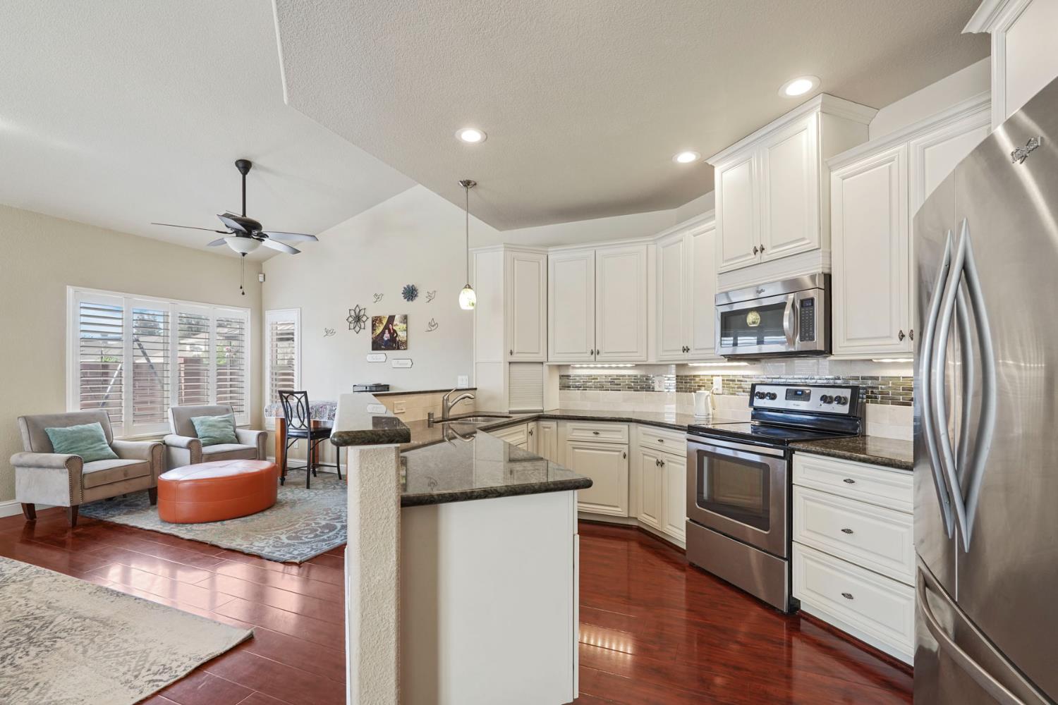 Detail Gallery Image 8 of 36 For 890 Alder Pl, Lodi,  CA 95242 - 3 Beds | 2 Baths