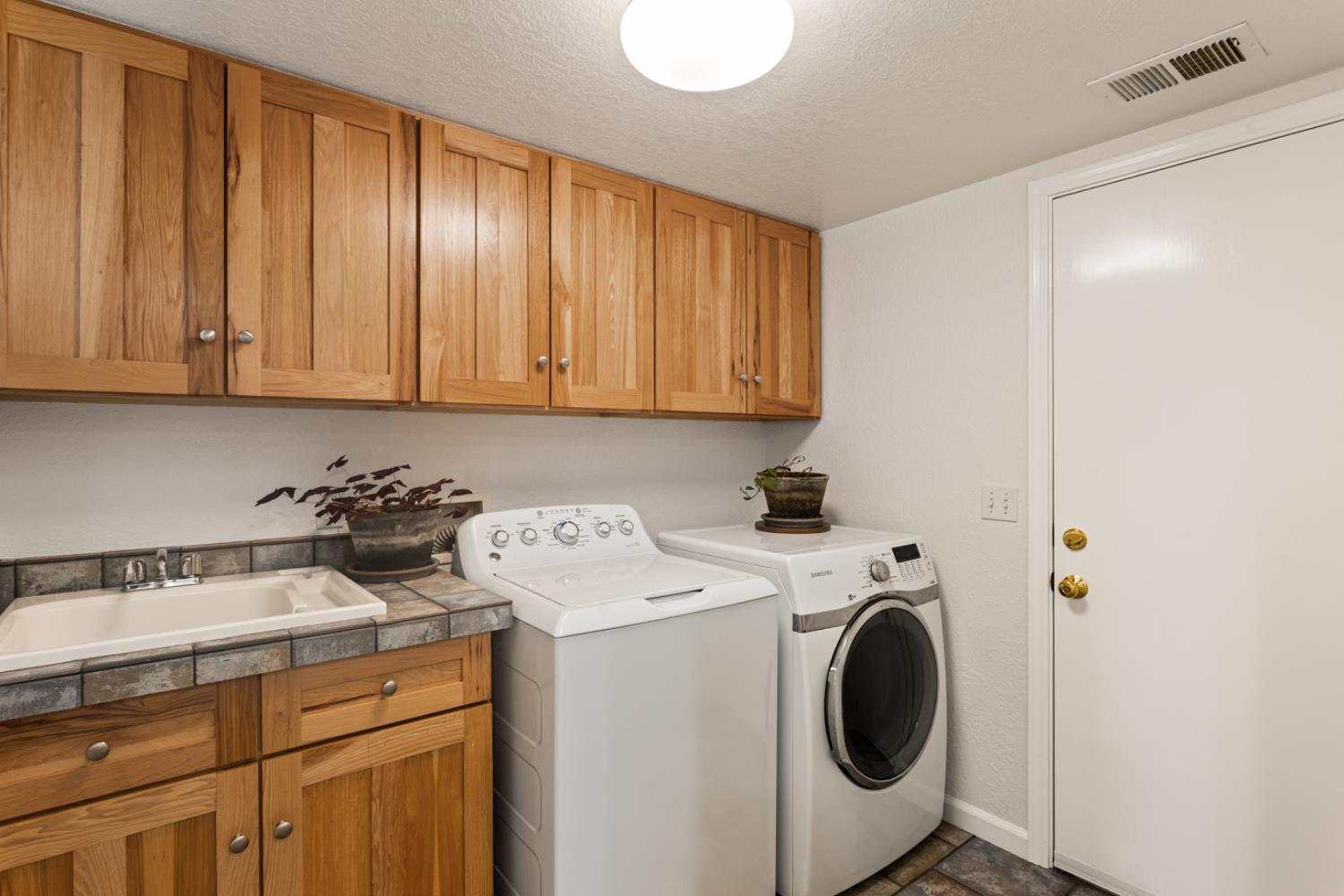 Detail Gallery Image 9 of 38 For 8782 Steven Ave, Orangevale,  CA 95662 - 4 Beds | 3 Baths