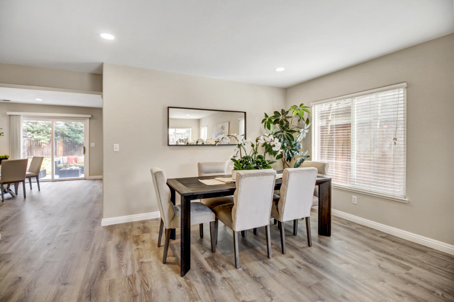 Detail Gallery Image 9 of 44 For 205 Dover Ct, Lincoln,  CA 95648 - 4 Beds | 2/1 Baths