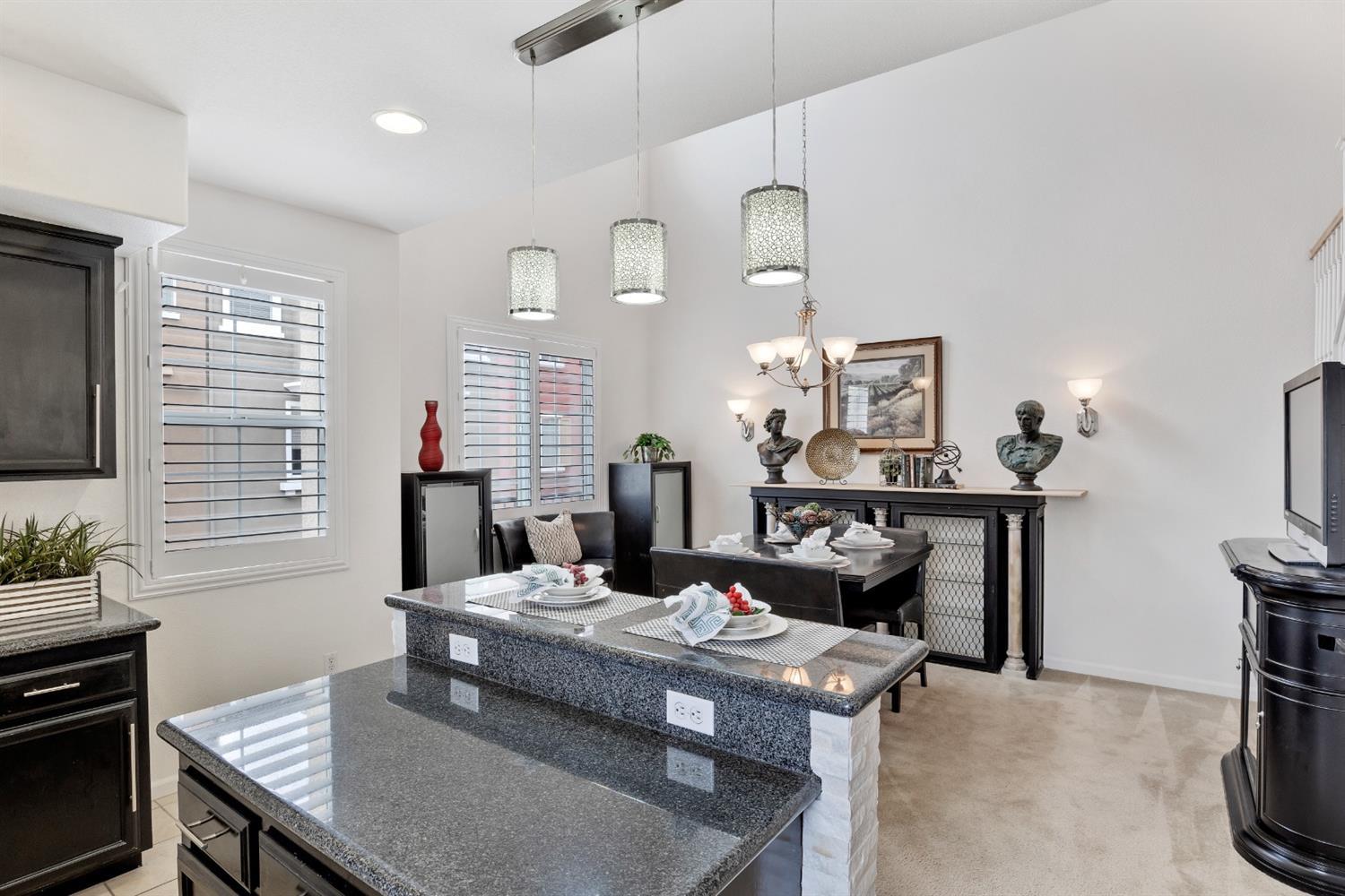 Detail Gallery Image 10 of 37 For 1708 Camino Real Way, Roseville,  CA 95747 - 3 Beds | 3/1 Baths