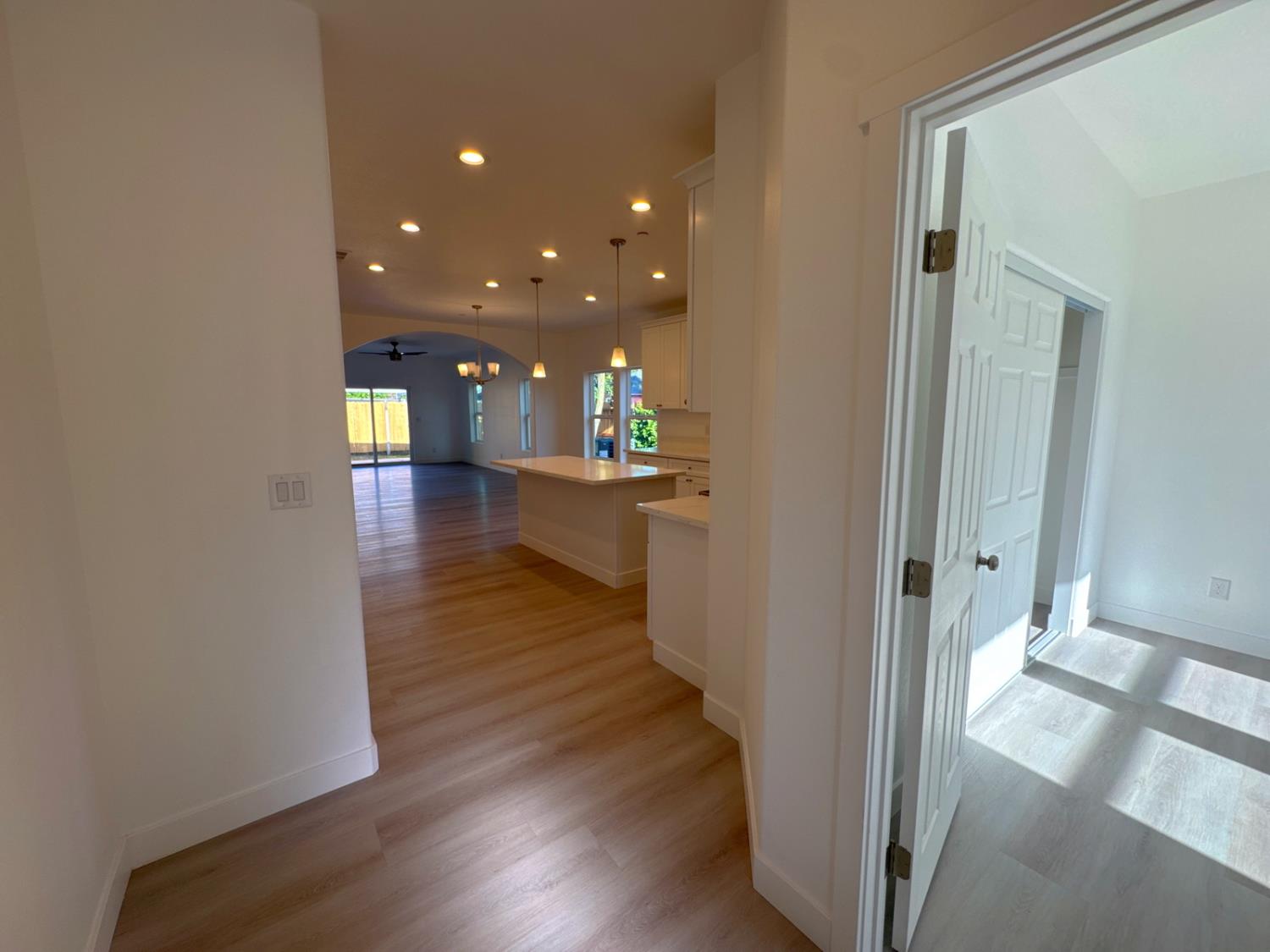 Detail Gallery Image 6 of 37 For 4825 36th St, Sacramento,  CA 95820 - 3 Beds | 2 Baths