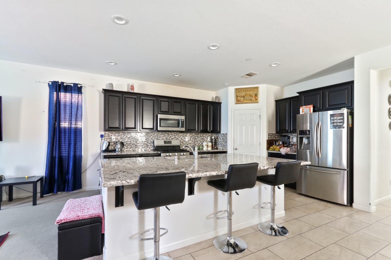 Detail Gallery Image 12 of 45 For 2015 Davis St, Woodland,  CA 95776 - 5 Beds | 3 Baths