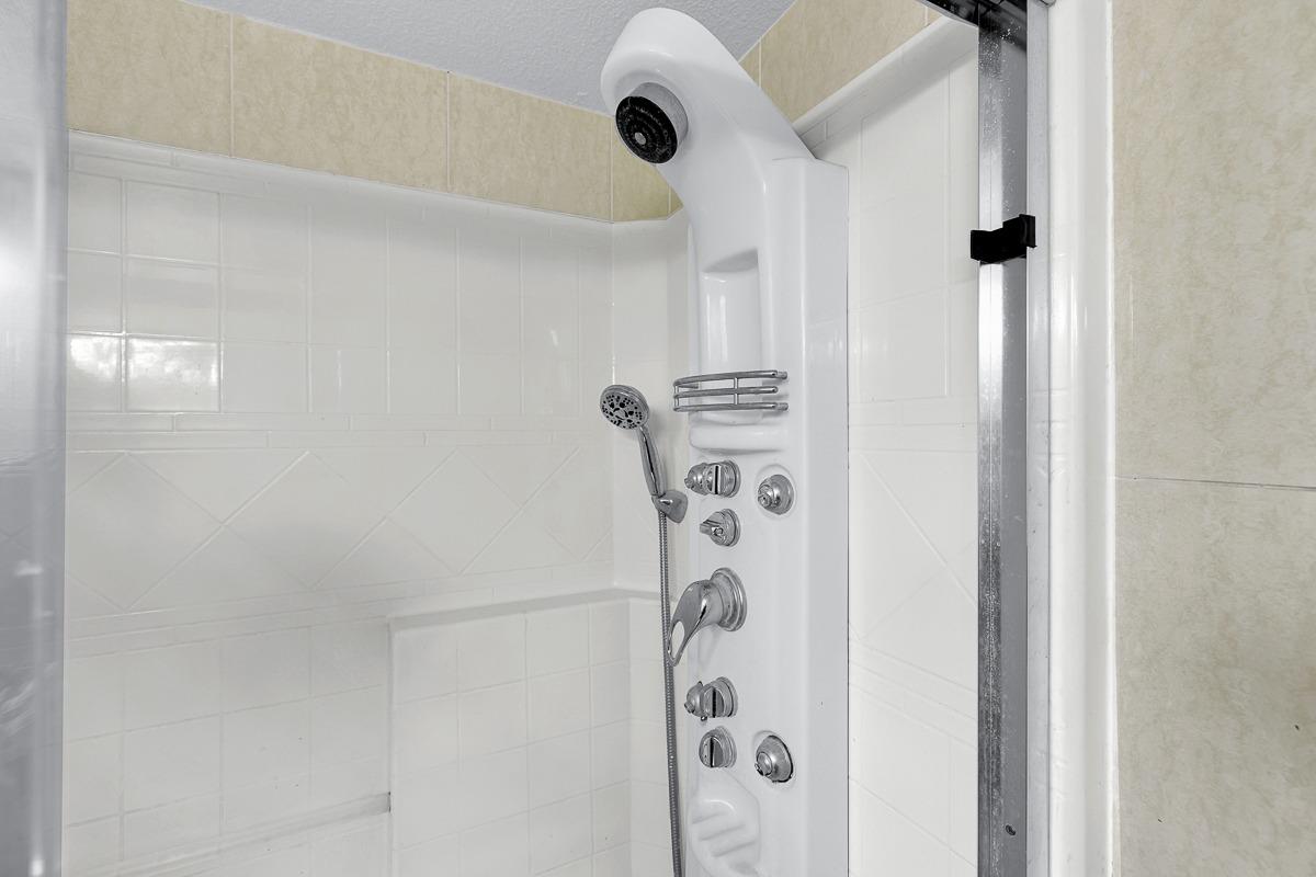 Detail Gallery Image 11 of 51 For 19539 Meekland Ave, Hayward,  CA 94541 - 3 Beds | 3 Baths