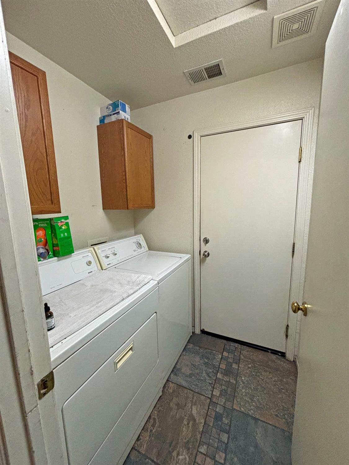 Detail Gallery Image 17 of 23 For 8949 Four Seasons Dr, Elk Grove,  CA 95624 - 4 Beds | 2 Baths