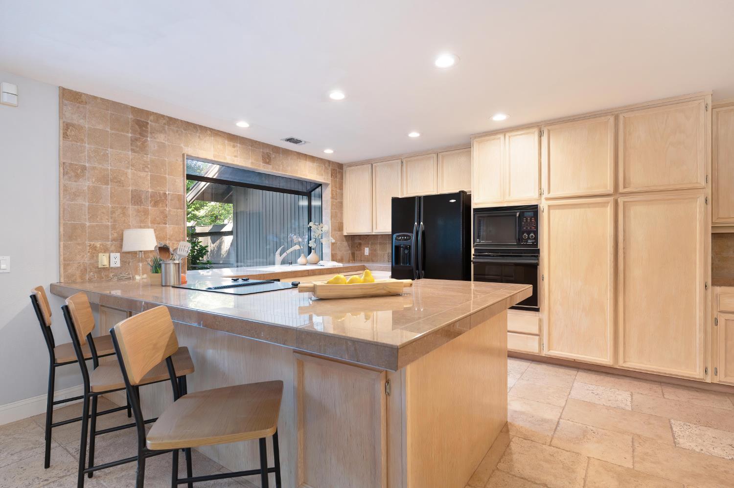 Detail Gallery Image 13 of 31 For 11415 Gold Country Blvd, Gold River,  CA 95670 - 3 Beds | 2/1 Baths