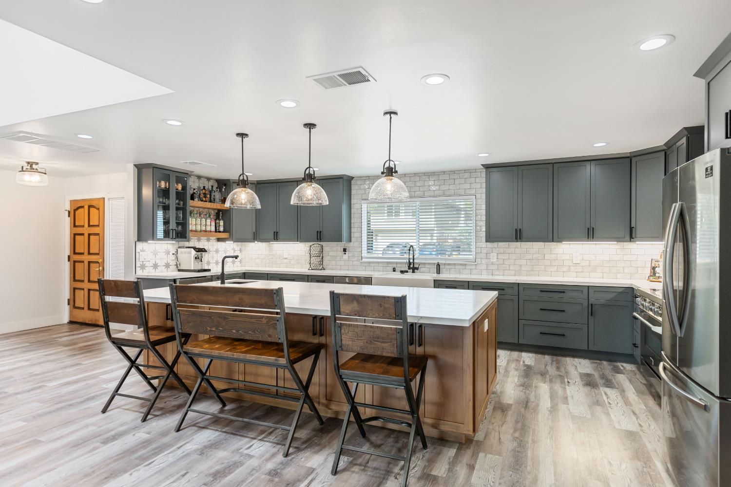 Detail Gallery Image 12 of 70 For 3201 Kaiser Way, Carmichael,  CA 95608 - 4 Beds | 3 Baths