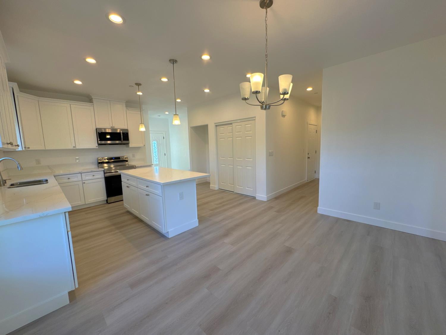 Detail Gallery Image 13 of 37 For 4825 36th St, Sacramento,  CA 95820 - 3 Beds | 2 Baths