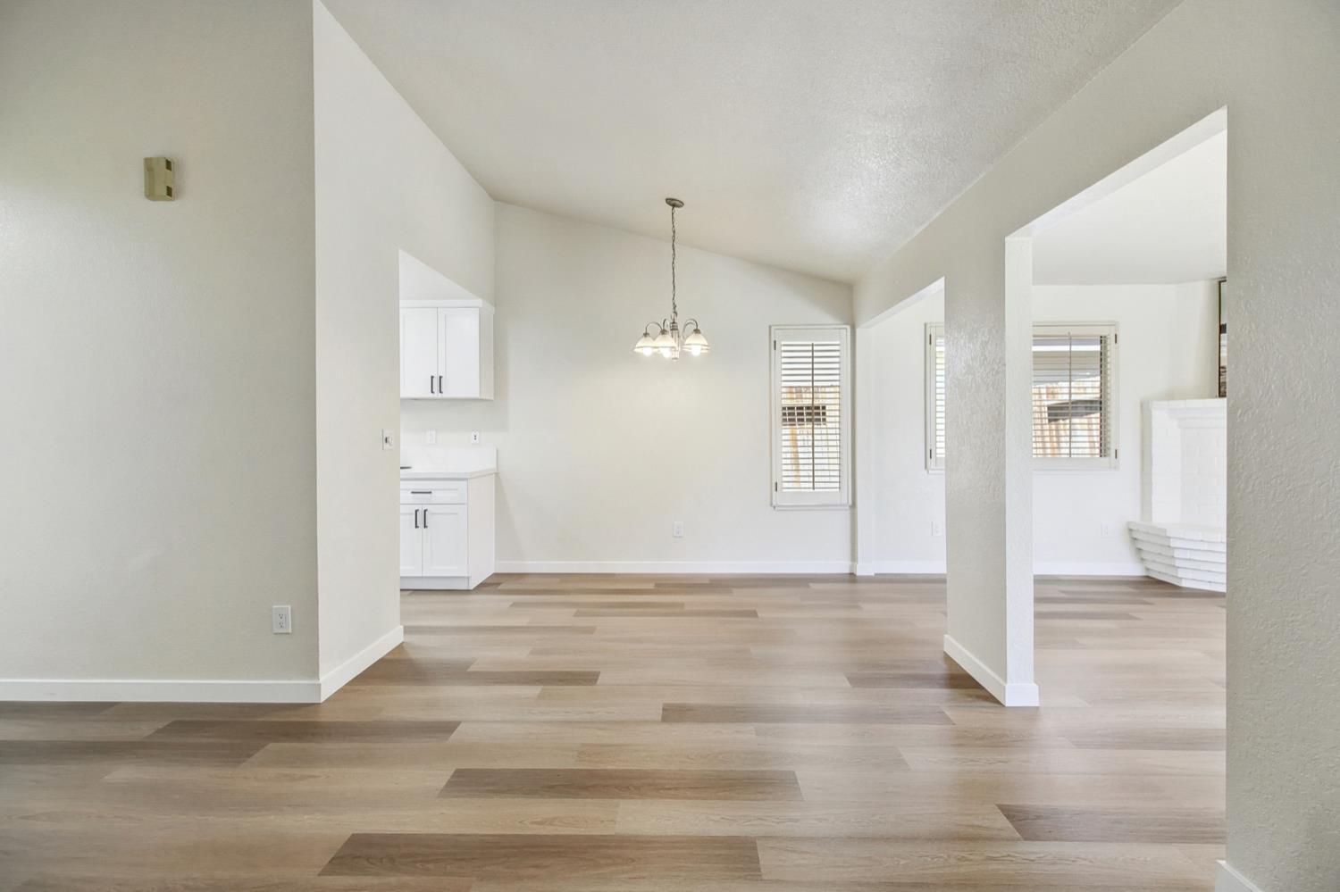 Detail Gallery Image 14 of 43 For 8135 Traver Ct, Sacramento,  CA 95828 - 3 Beds | 2 Baths