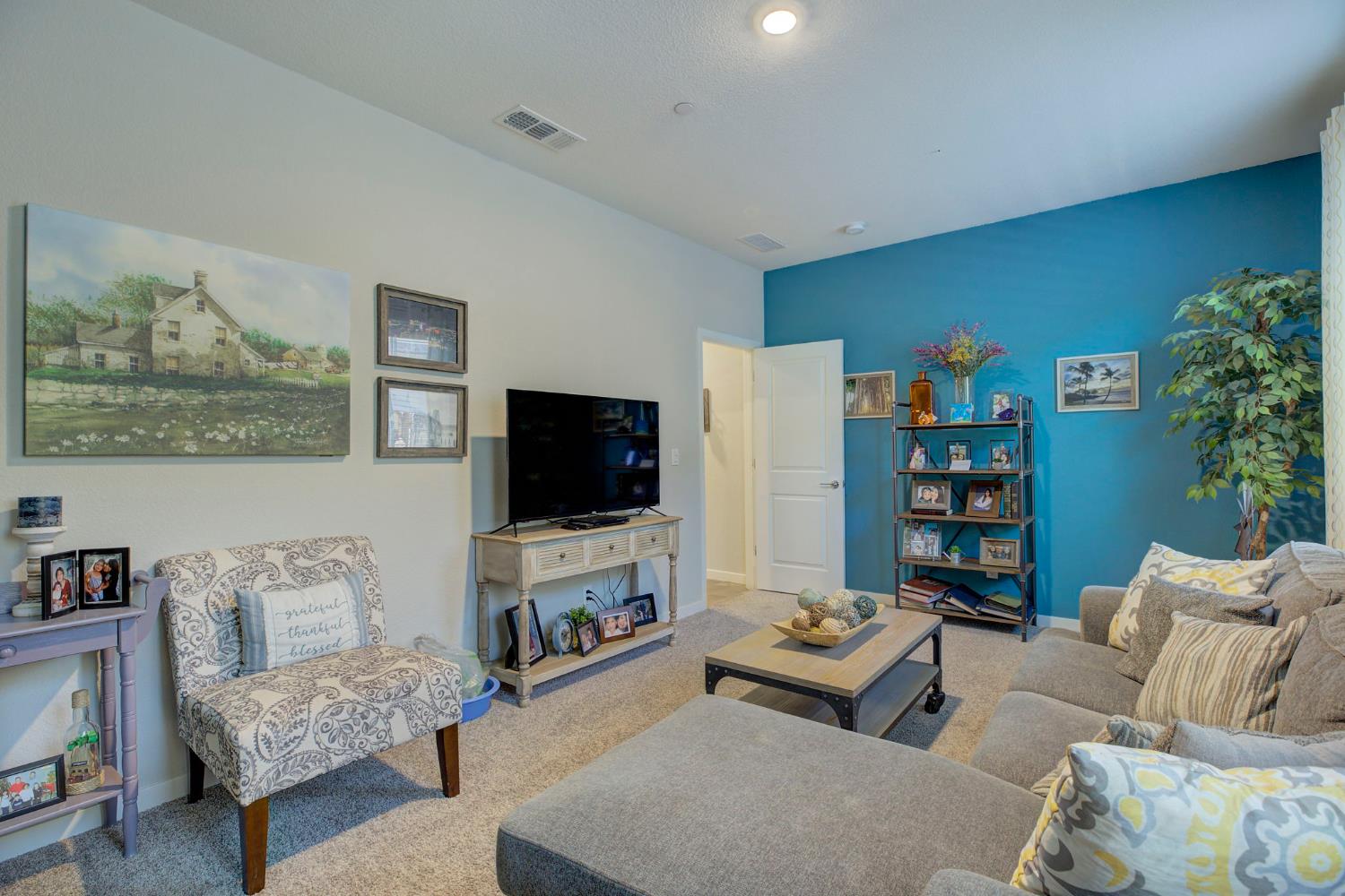 Detail Gallery Image 18 of 27 For 8755 Summer Sun Way, Elk Grove,  CA 95624 - 4 Beds | 3 Baths