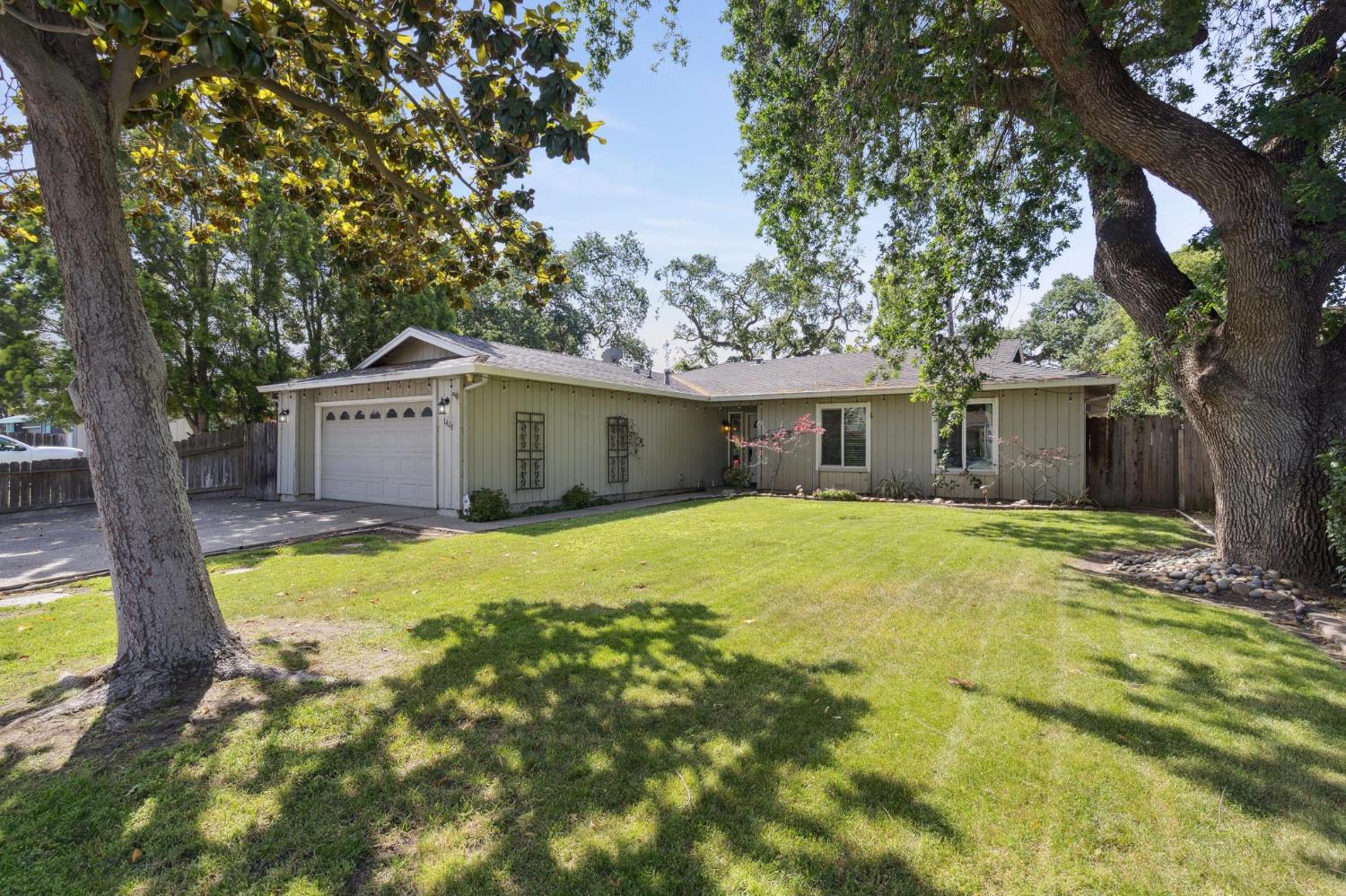 Detail Gallery Image 2 of 24 For 1428 Chelsea Way, Stockton,  CA 95209 - 3 Beds | 2 Baths