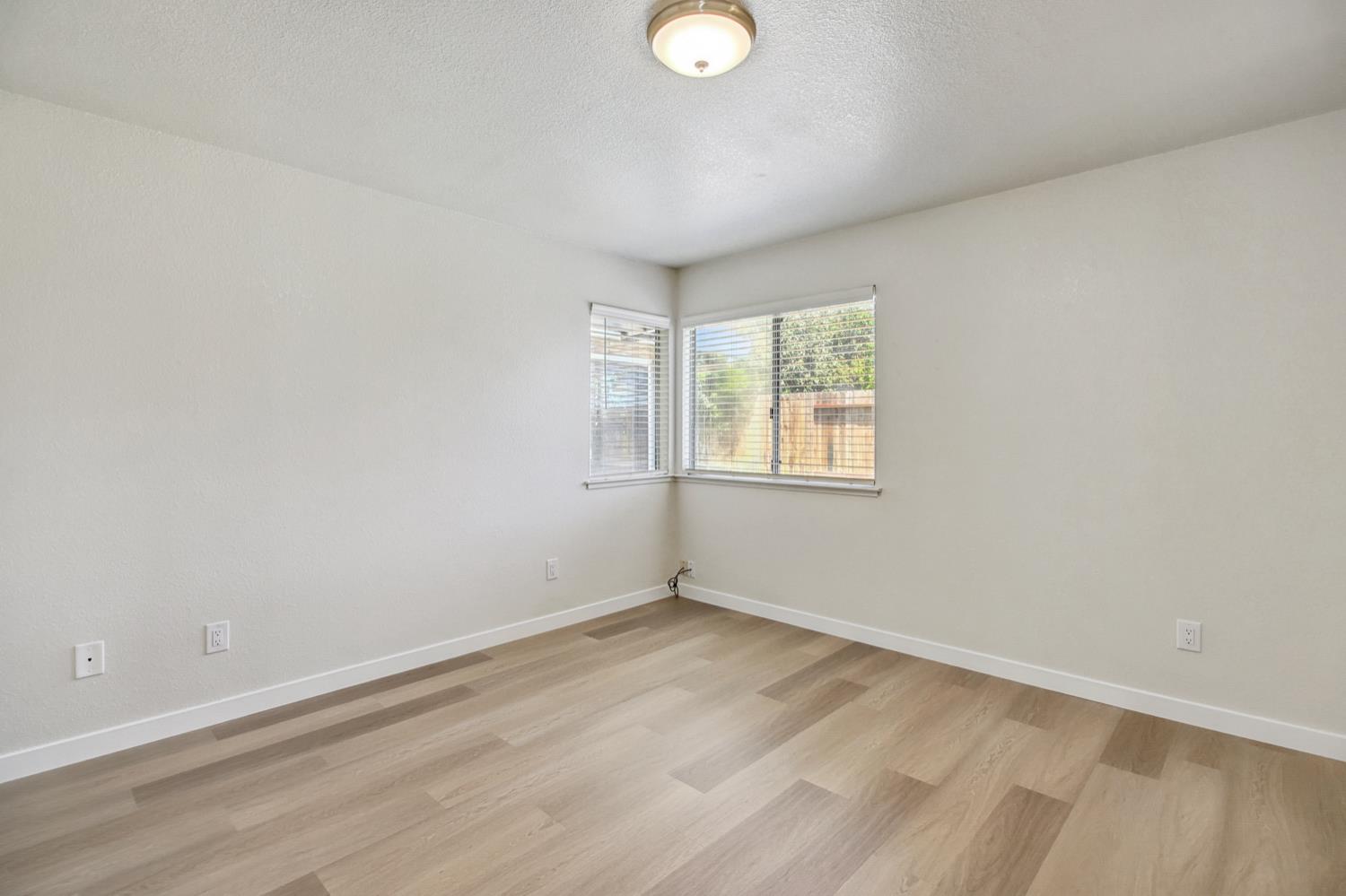 Detail Gallery Image 22 of 43 For 8135 Traver Ct, Sacramento,  CA 95828 - 3 Beds | 2 Baths