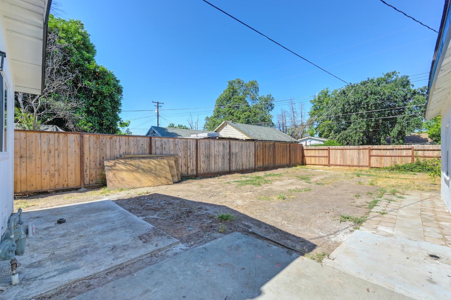 Detail Gallery Image 24 of 27 For 2391 Beaumont St, Sacramento,  CA 95815 - 2 Beds | 2 Baths