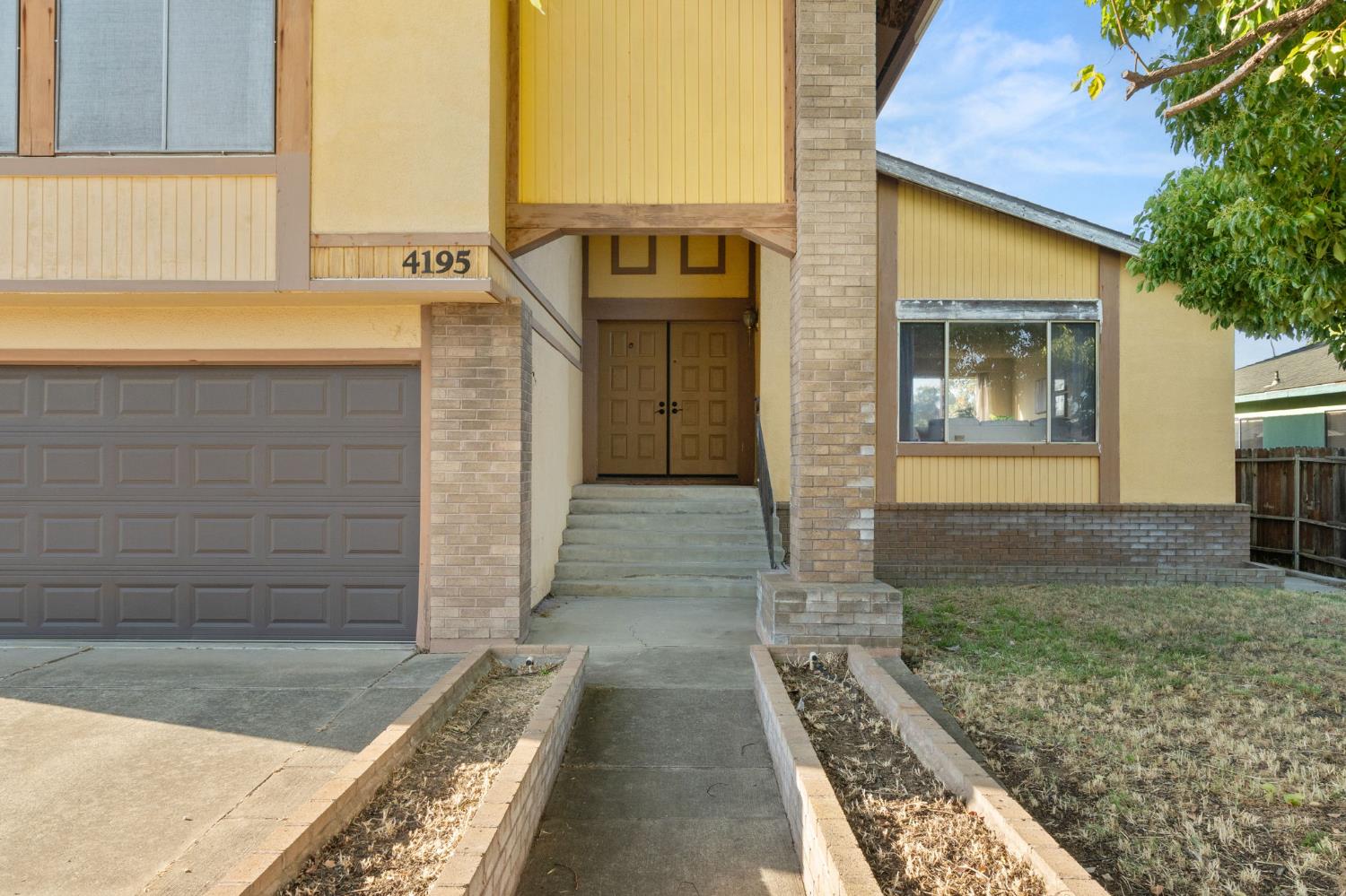 Detail Gallery Image 3 of 40 For 4195 Amapola Way, Sacramento,  CA 95823 - 4 Beds | 2/1 Baths