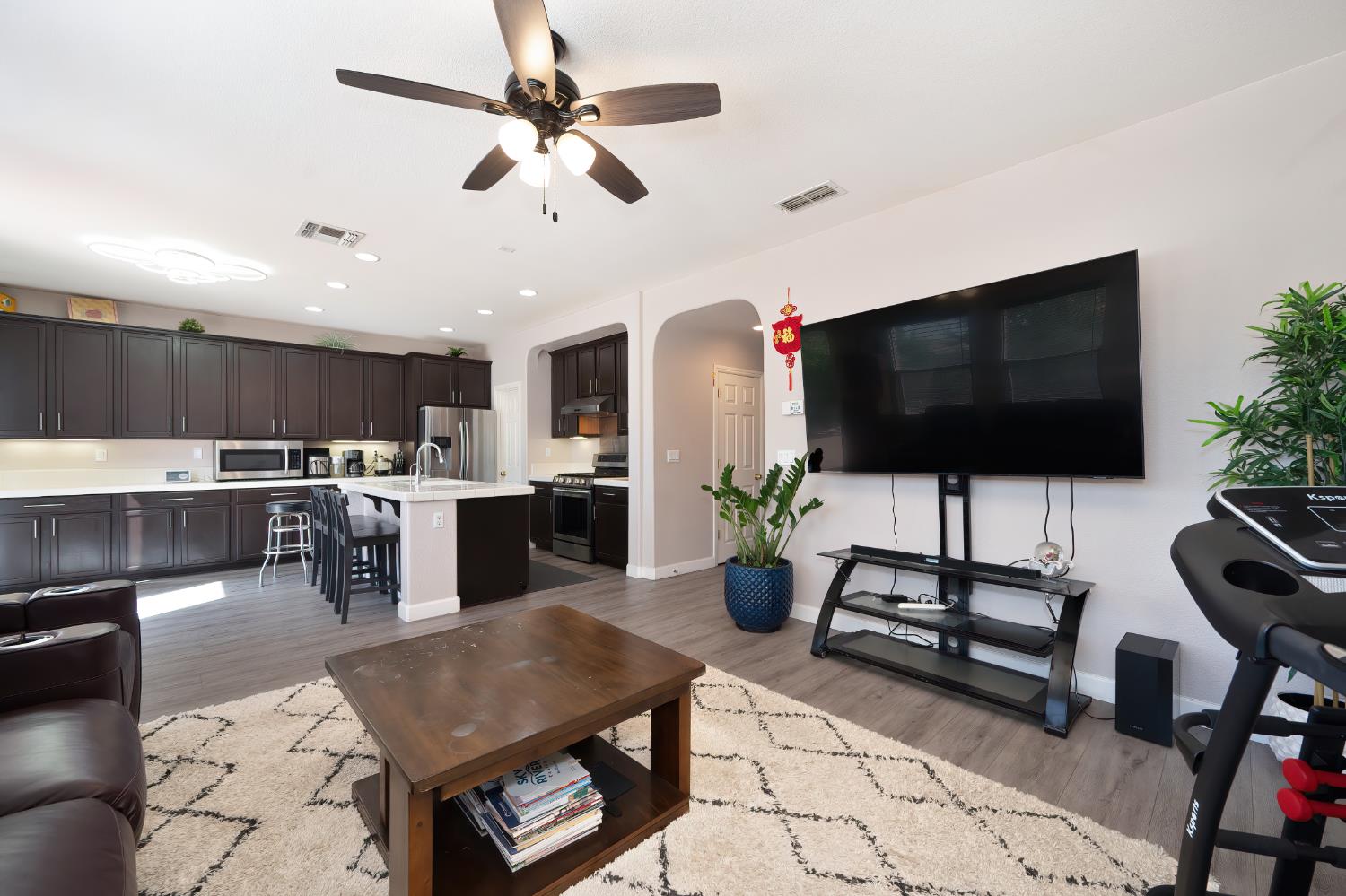 Detail Gallery Image 8 of 42 For 10112 Nebbiolo Ct, Elk Grove,  CA 95624 - 4 Beds | 3 Baths