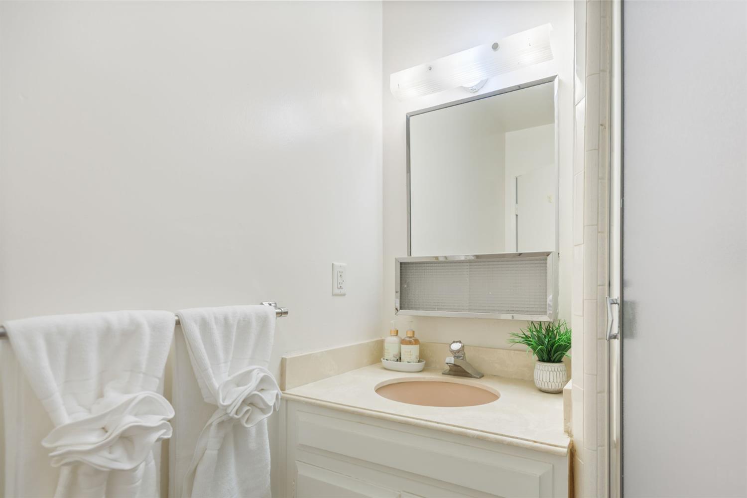Detail Gallery Image 27 of 28 For 1833 Skycrest Dr #2,  Walnut Creek,  CA 94595 - 2 Beds | 2 Baths